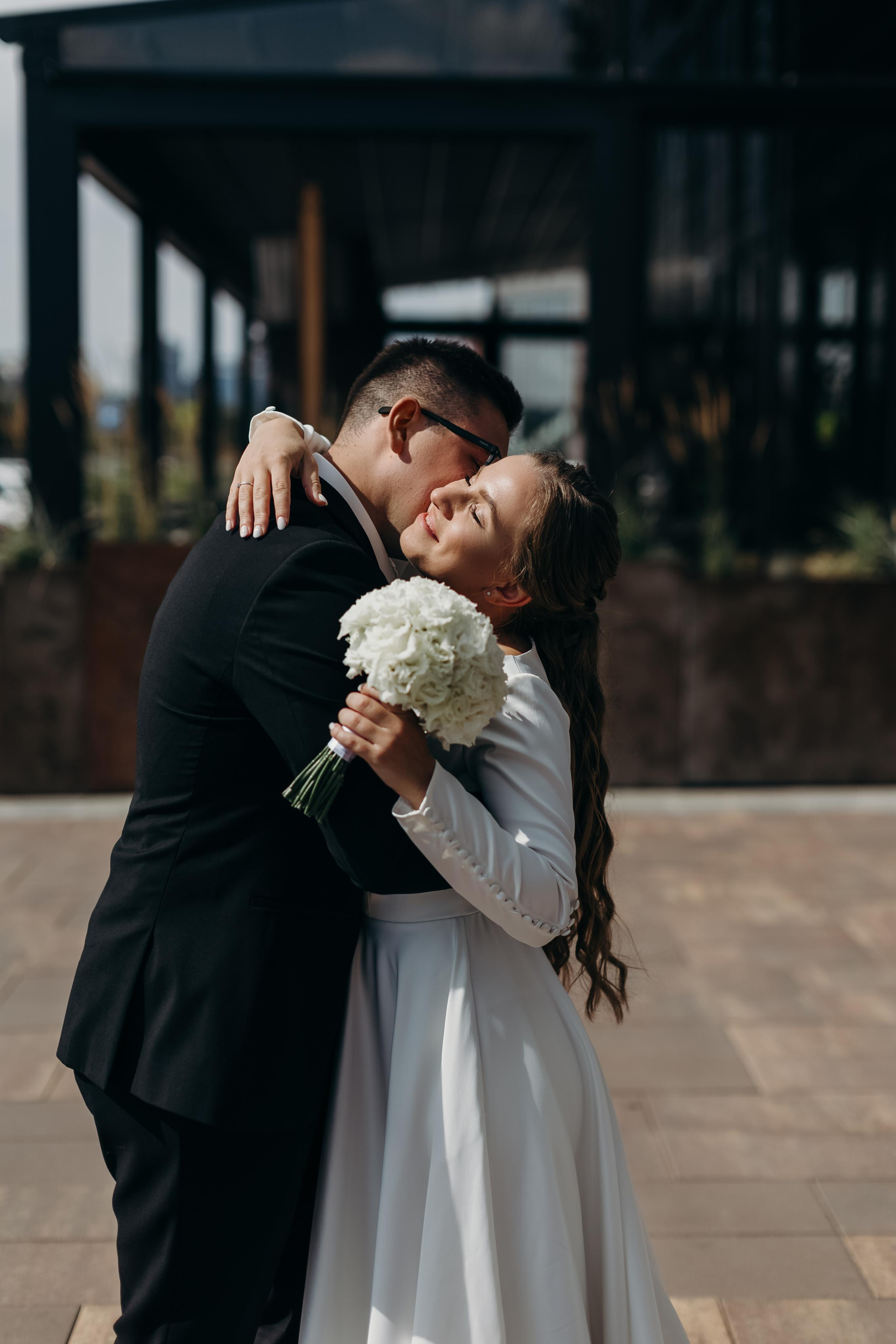 свадебный организатор красноярск, организатор красноярск, организатор свадьбы красноярск, свадьба под ключ красноярск, свадебная лавстори, свадебная концепция, жених красноярск, костюм жениха красноярск, первая встреча жениха и невесты, букет невесты