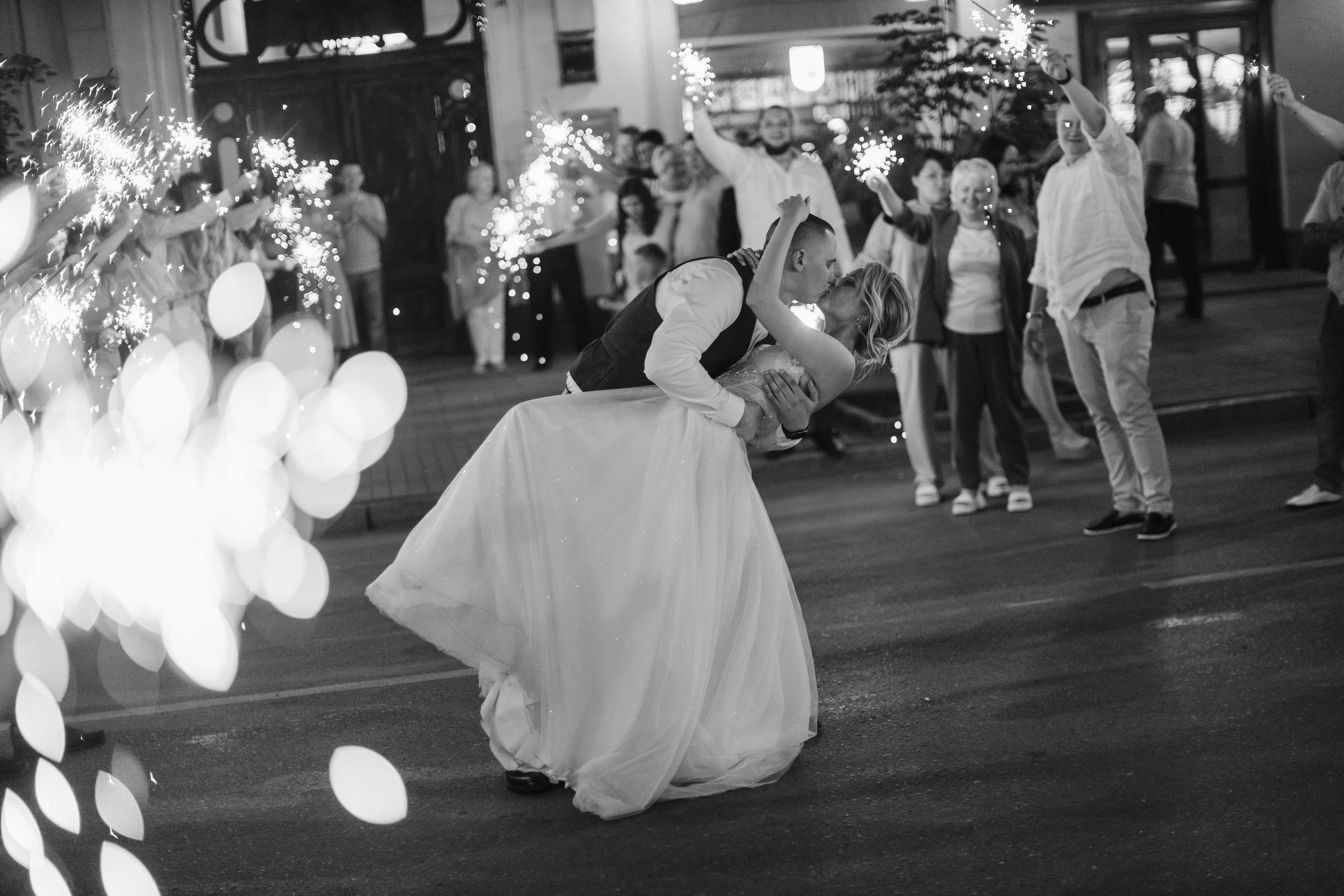 свадьба красноярск, свадебный организатор красноярск, организатор красноярск, организатор свадьбы красноярск, свадебный банкет, финал свадьбы, бенгальские огни,  свадебное агентство красноярск, свадьба под ключ красноярск