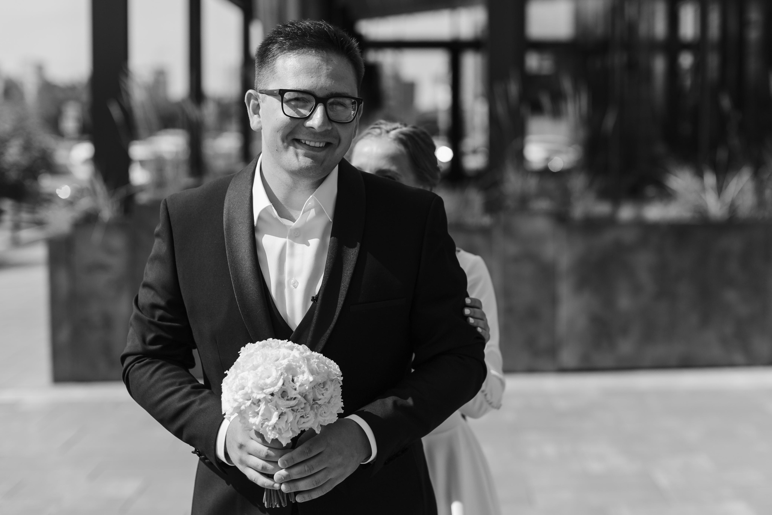 свадебный организатор красноярск, организатор красноярск, организатор свадьбы красноярск, свадьба под ключ красноярск, свадебная лавстори, свадебная концепция, жених красноярск, костюм жениха красноярск, первая встреча жениха и невесты, букет невесты