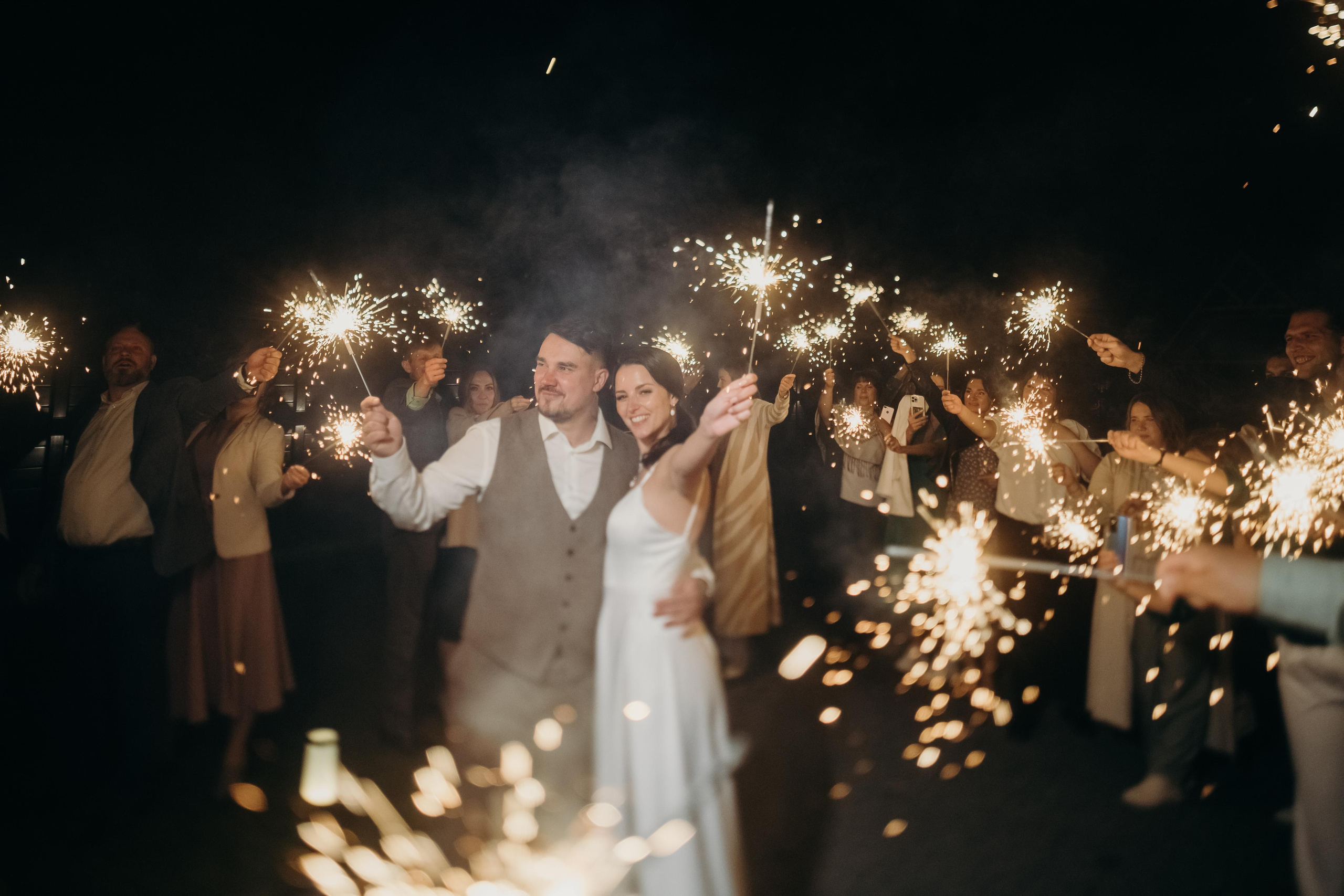 свадебный организатор красноярск, организатор красноярск, организатор свадьбы красноярск, свадьба под ключ красноярск, финал свадьбы, бенгальские огни