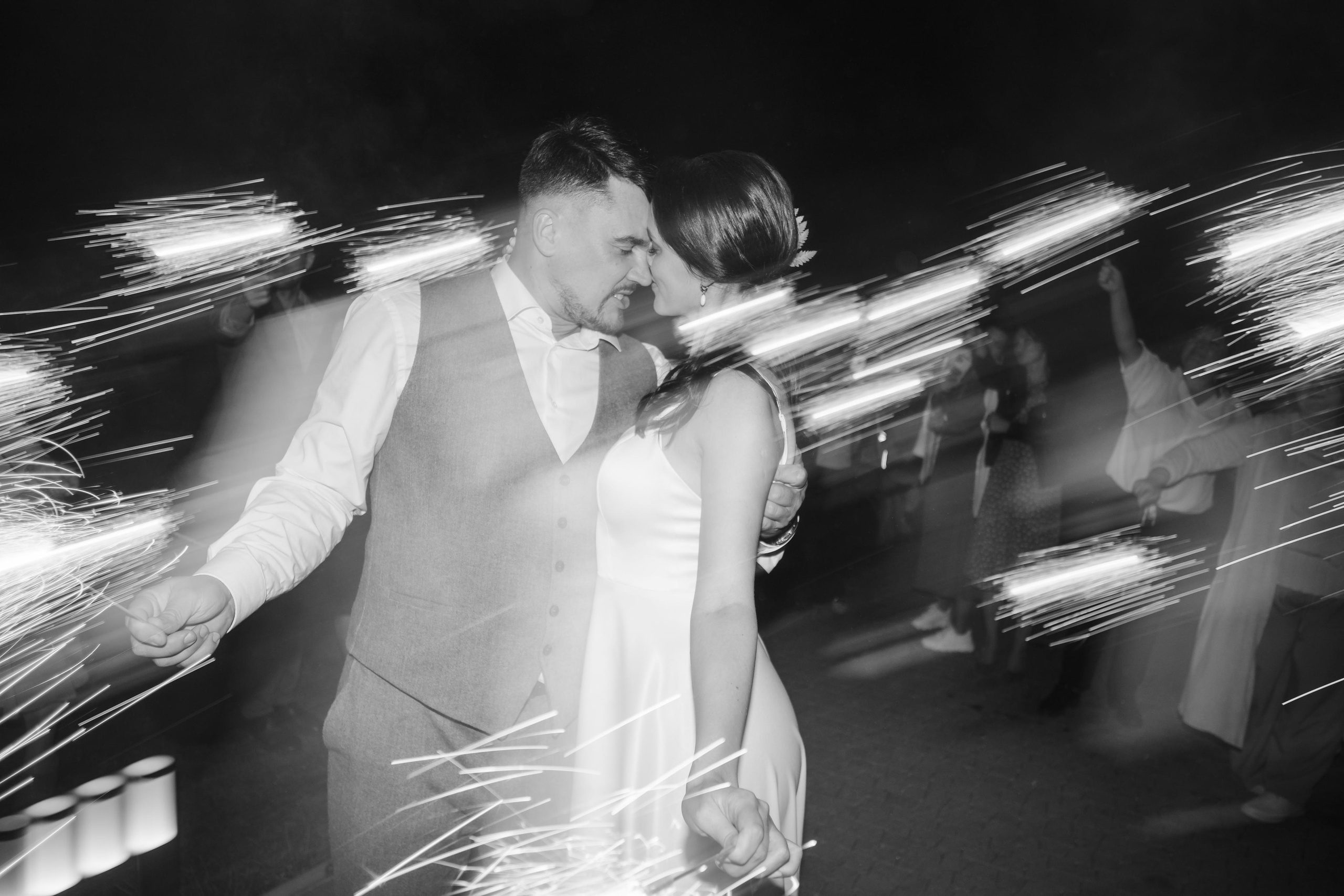 свадебный организатор красноярск, организатор красноярск, организатор свадьбы красноярск, свадьба под ключ красноярск, финал свадьбы, бенгальские огни