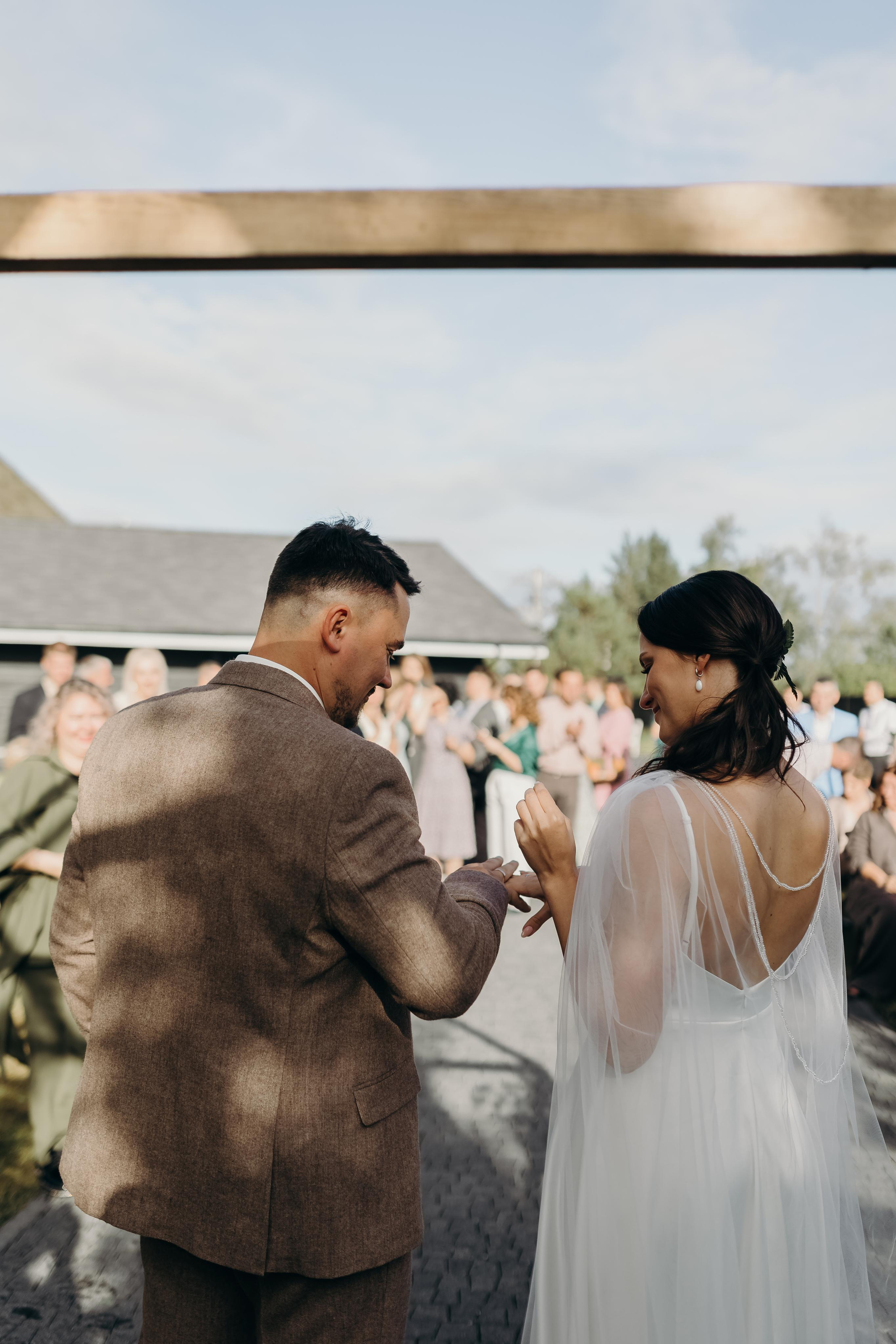 свадебный организатор красноярск, организатор красноярск, организатор свадьбы красноярск, свадьба под ключ красноярск, оформление свадьбы красноярск, свадебный декор, свадебная арка красноярск, лесная свадьбы красноярск, выездная церемония красноярск, выход жениха и невесты, свадебная церемония