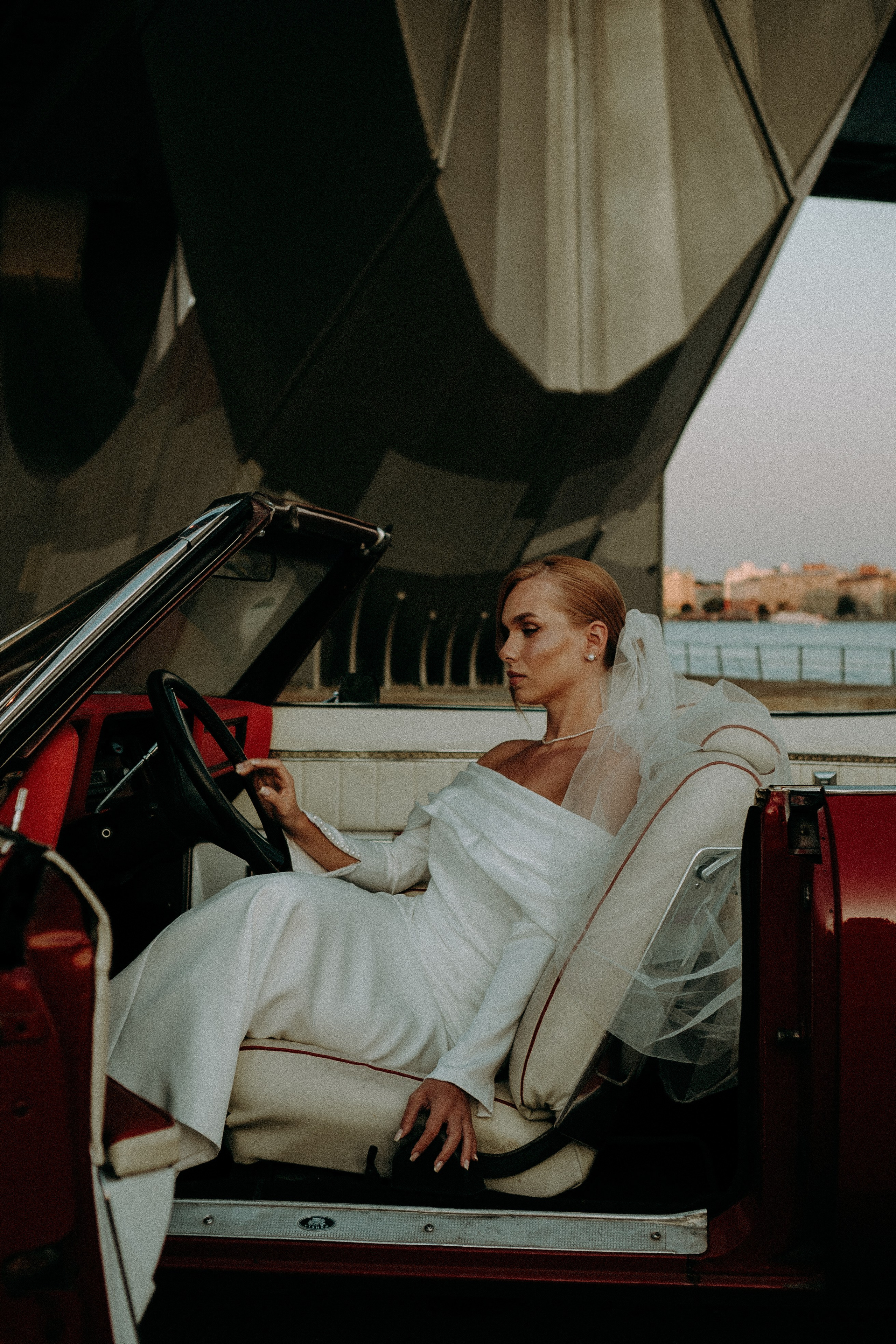 СВАДЕБНАЯ СЬЕМКА ВОЗЛЕ МСОТА БЕТАНКУРА НА КАБРИОЛЕТЕ. Профессиональный фотограф, Санкт-Петербург — Виктория Богомолова