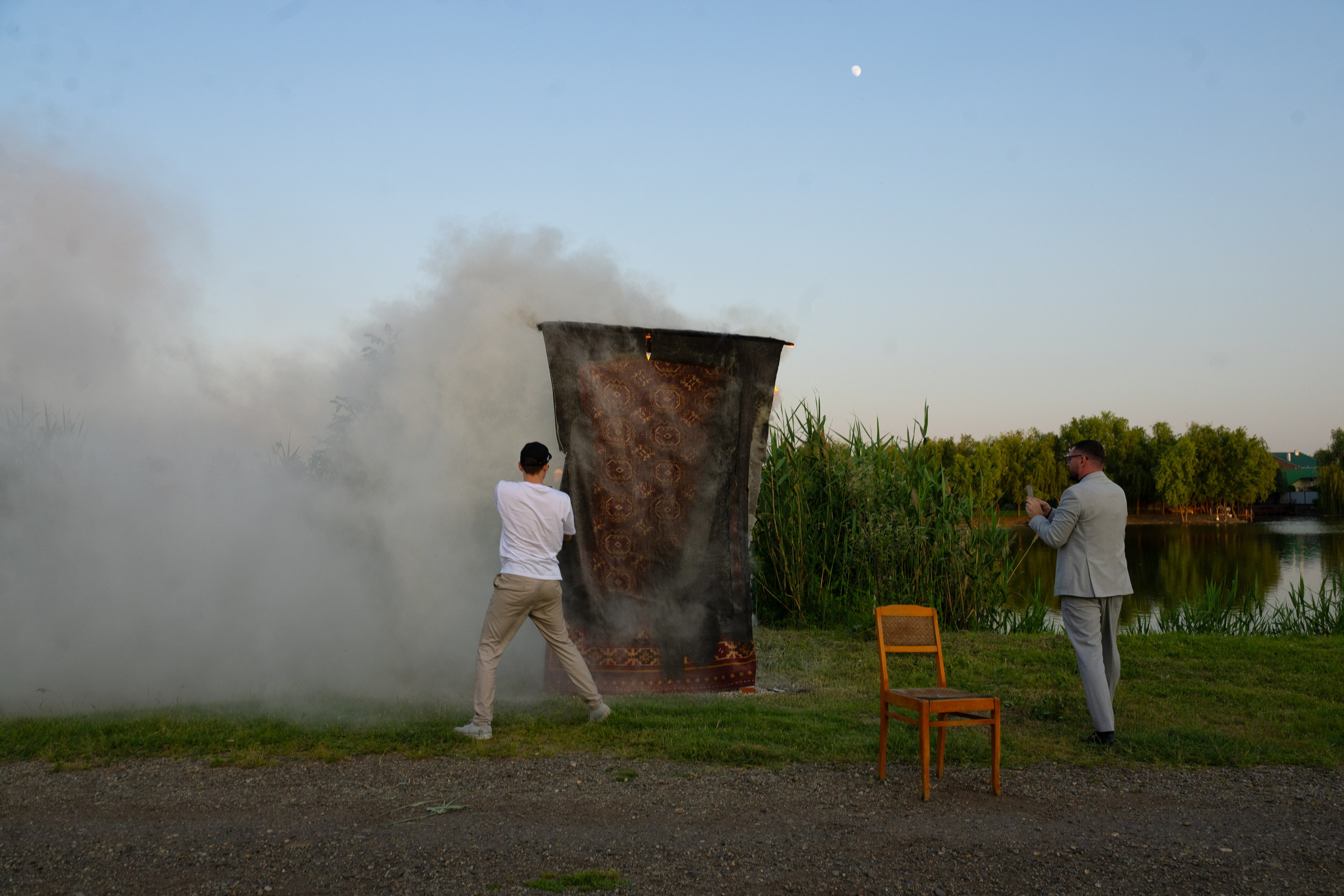 Ковровое огнище (огонь за спиной, а на душе покой). Главная