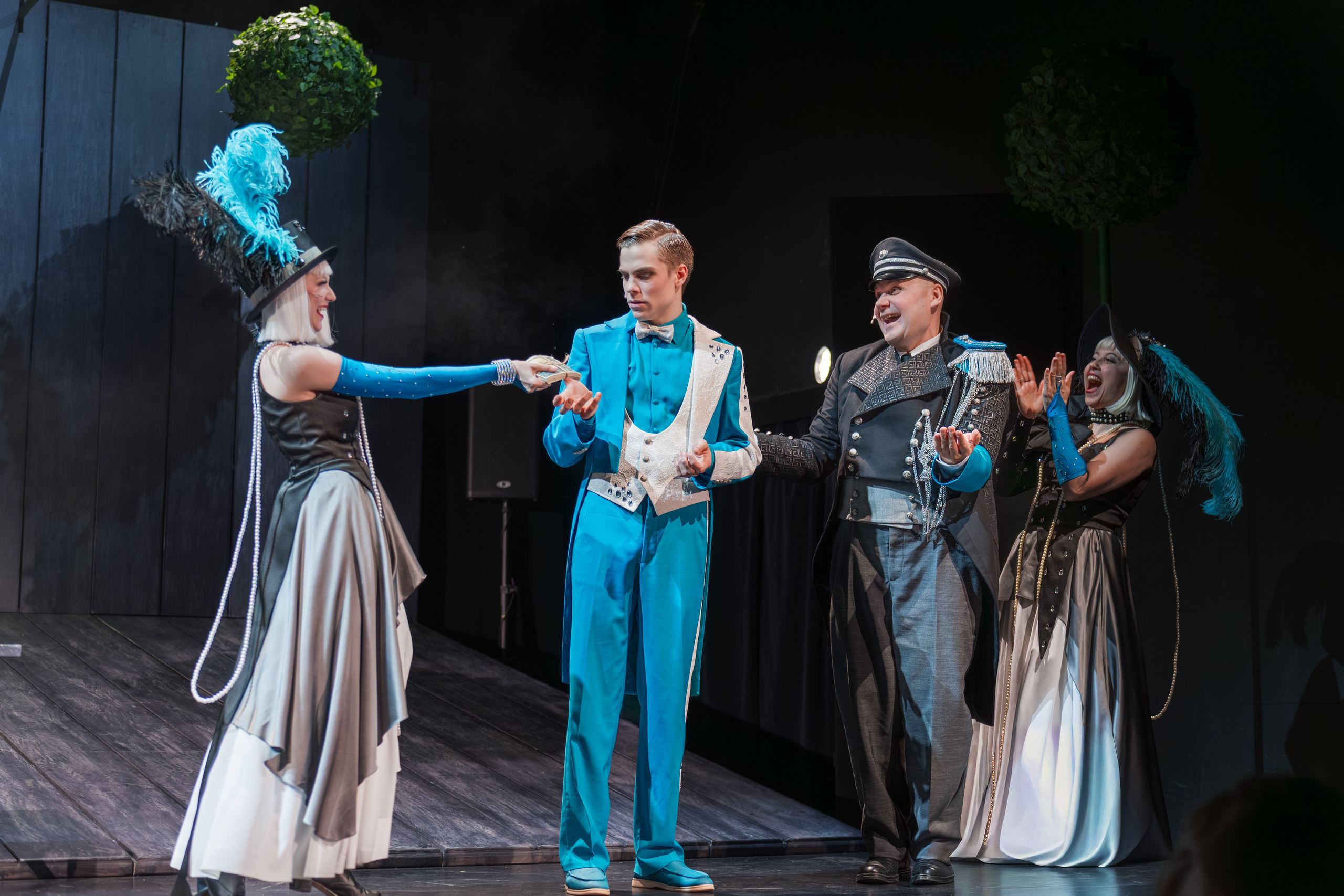 Театр Терезы Дуровой: Ревизор. Сайт фотографа Сергея Абрамова