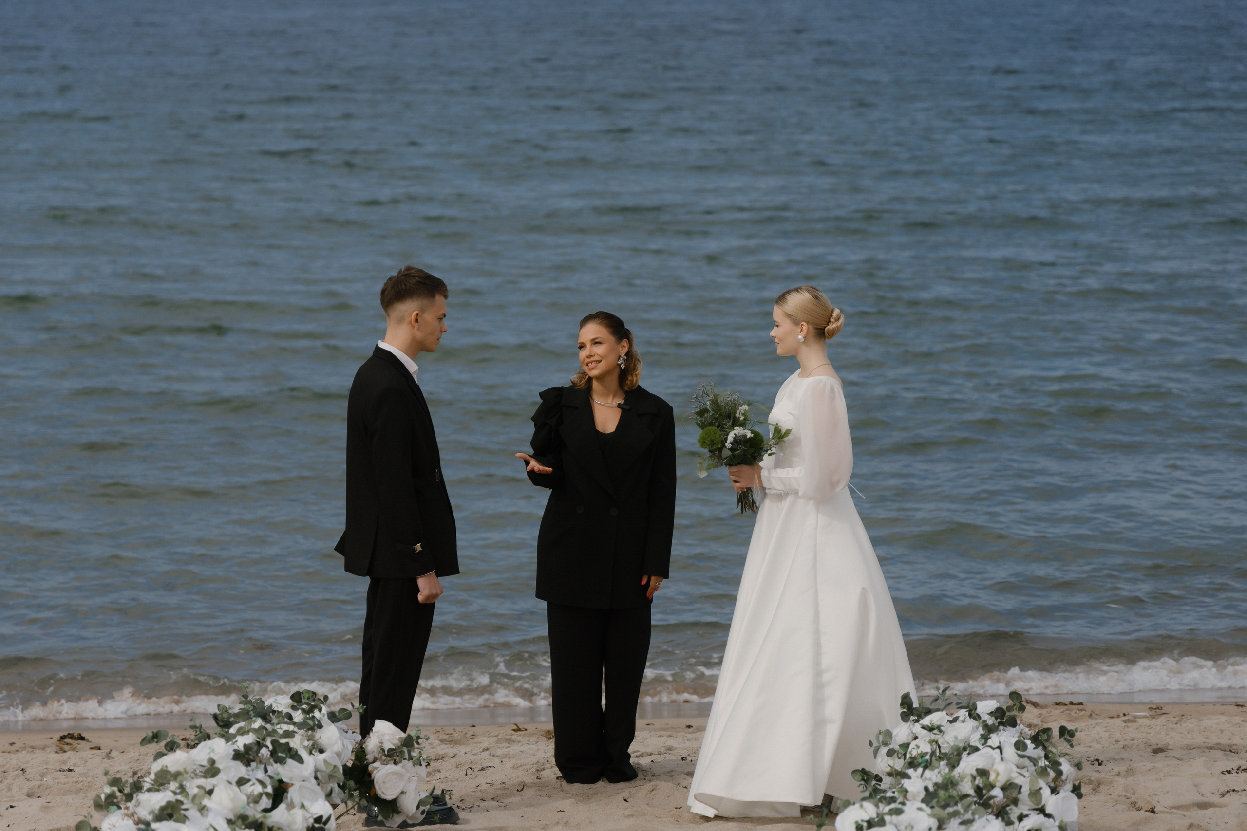 Романтический морской пейзаж на фоне свадьбы в Мурманске