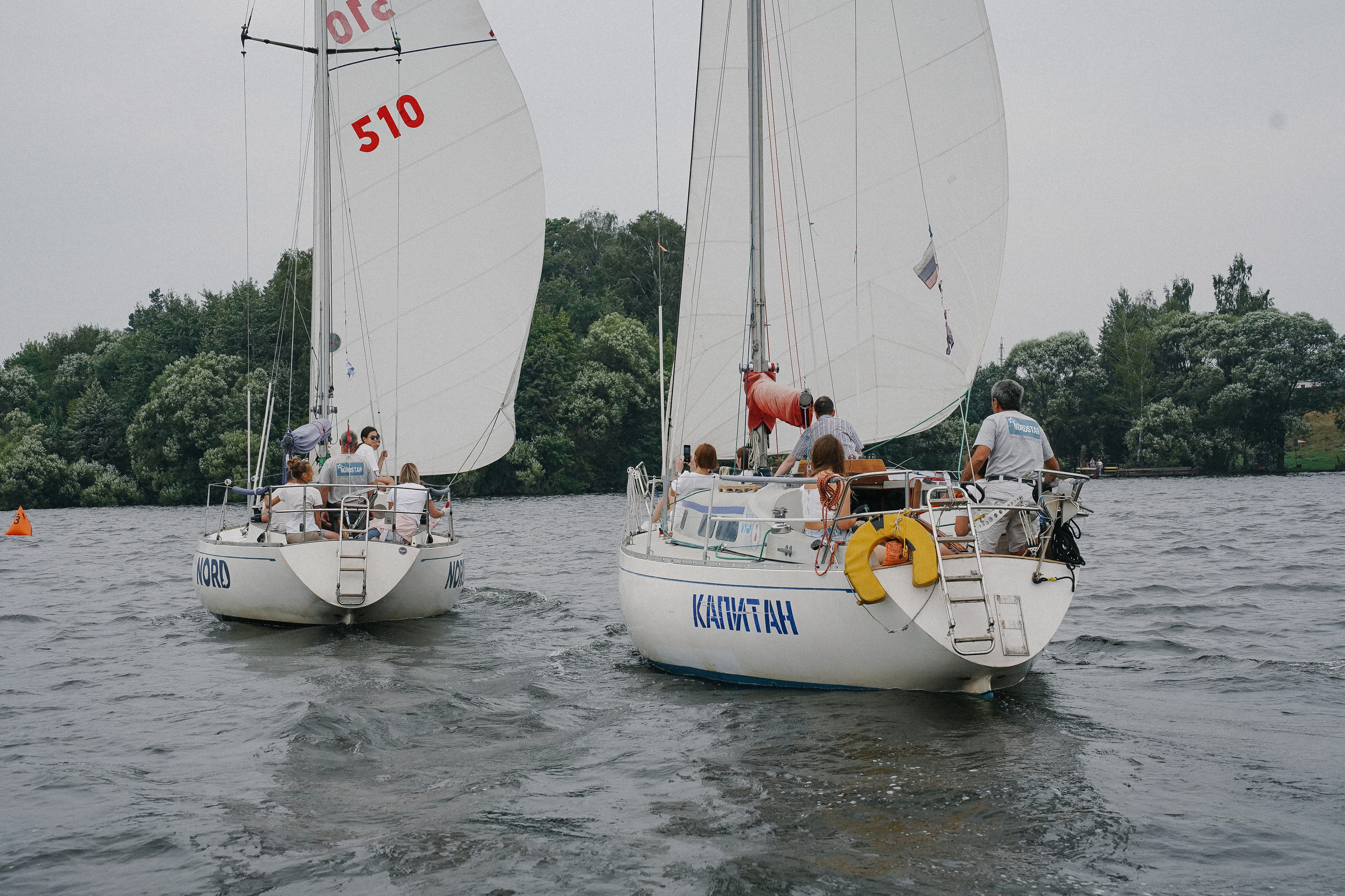Фотограф на регату на Пироговском водохранилище