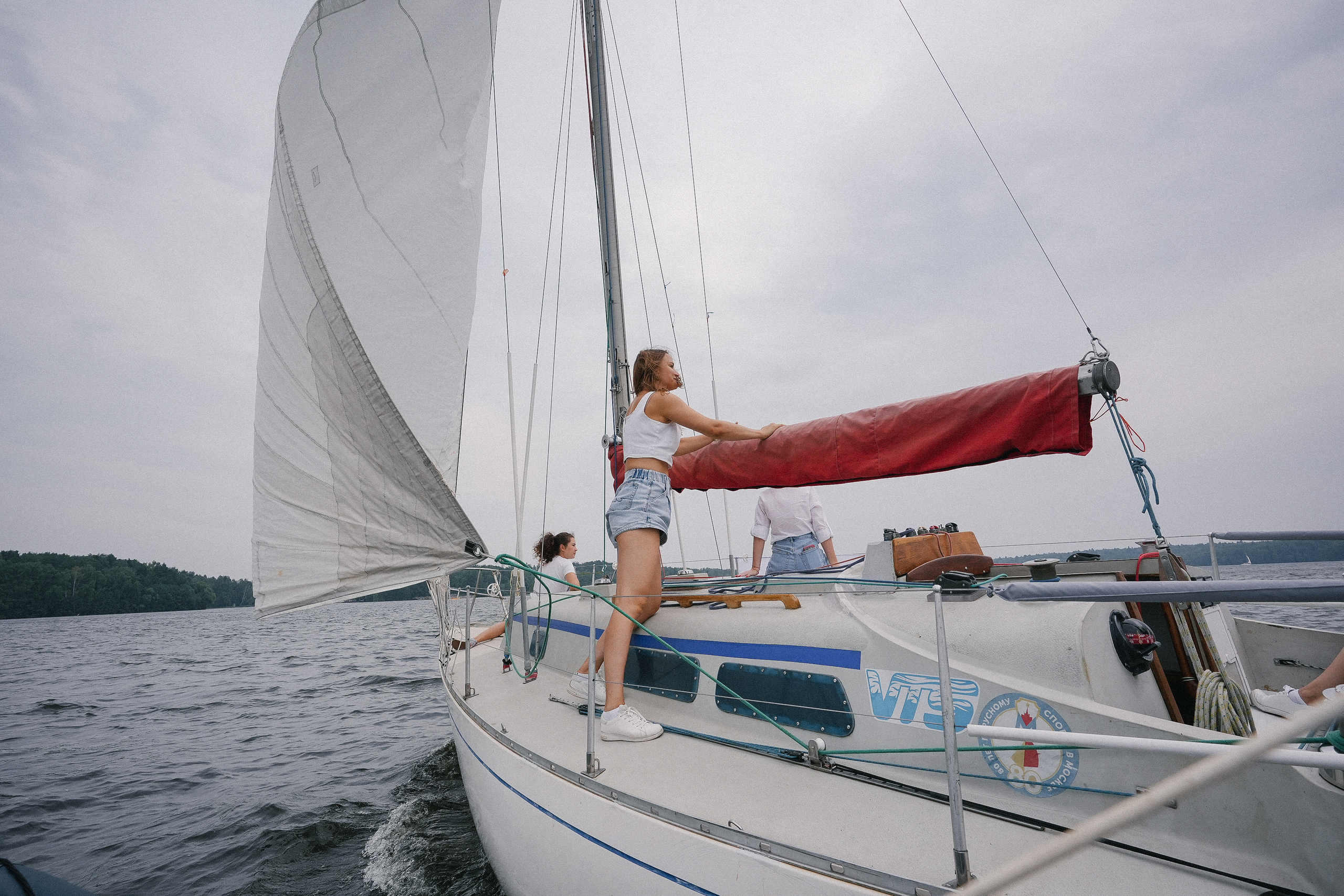 Фотограф на регату на Пироговском водохранилище