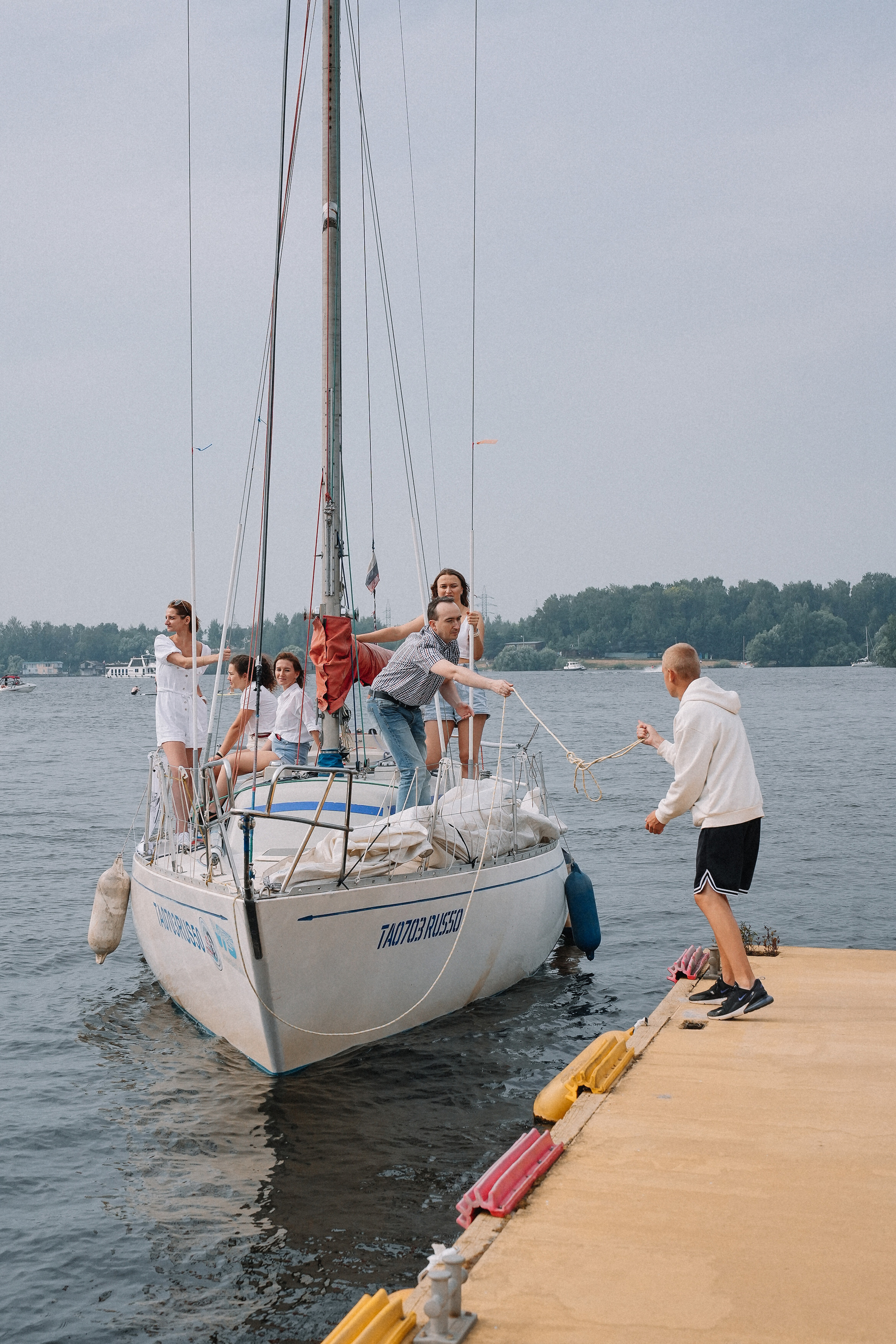 Фотограф на регату на Пироговском водохранилище