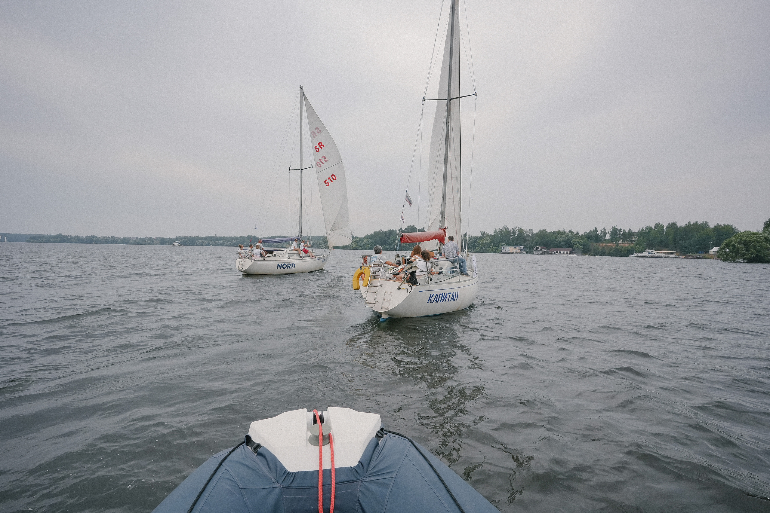 Фотограф на регату на Пироговском водохранилище