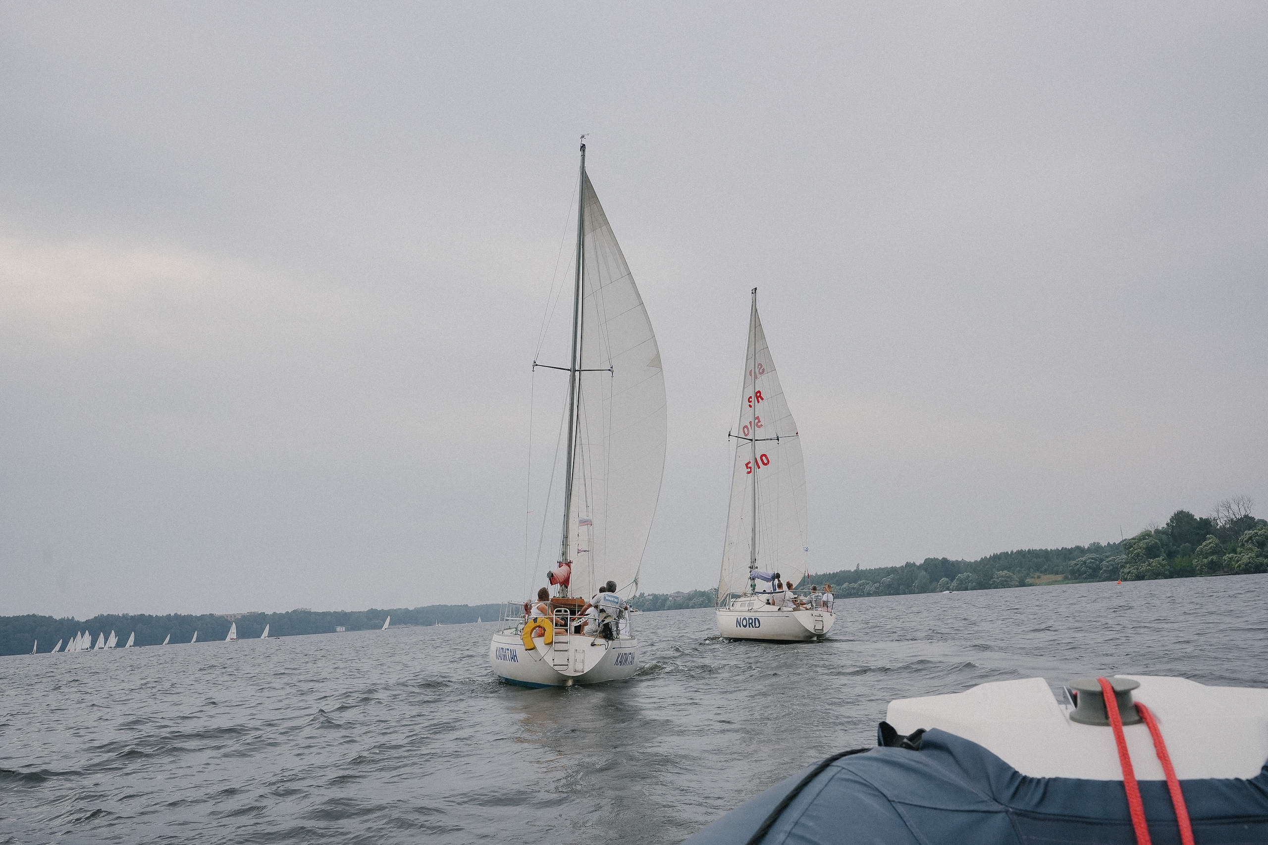 Фотограф на регату на Пироговском водохранилище