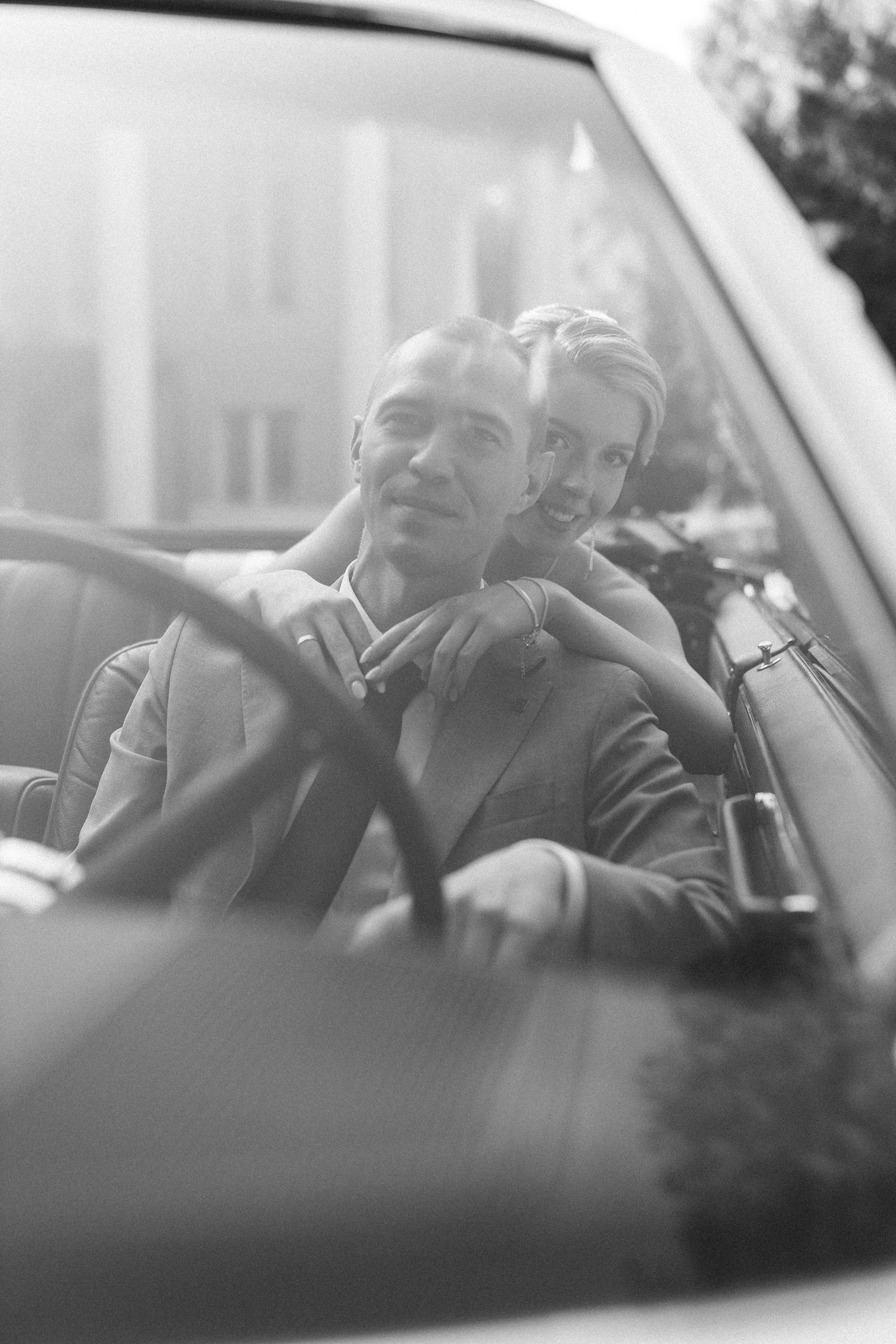 Свадебная фотосессия с росписью в ЗАГСе Видное и фотосессией с машиной. Свадебный фотограф в Москве — Оскар Гелманов