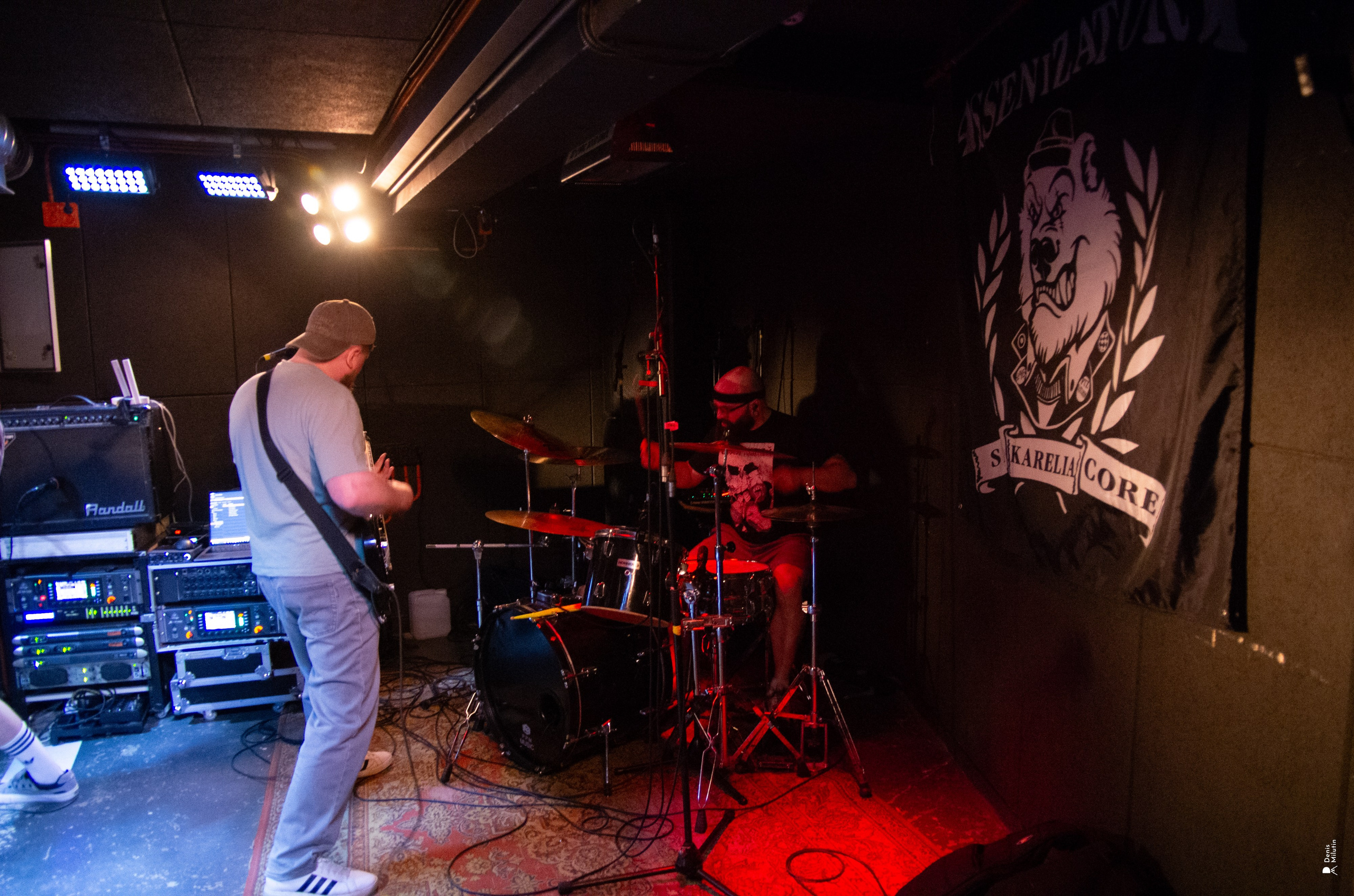 Рядом Ассенизаторы. Портретный фотограф Денис Милютин