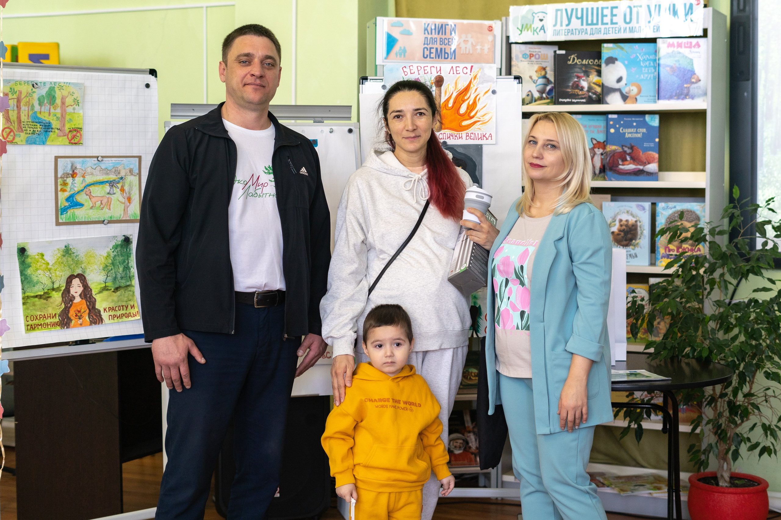 Награждение за конкурс рисунков «Берегите лес!». Фотограф Екатерина Зорина