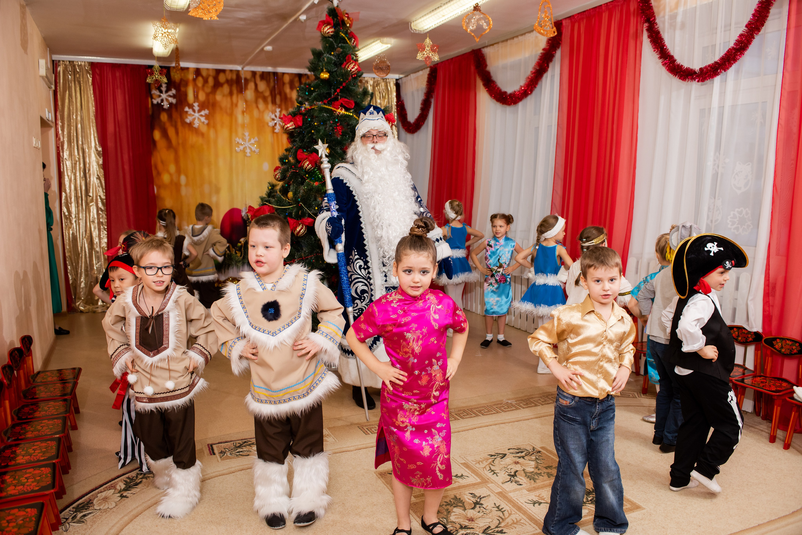 Новогодний утренник в детском саду 276. Выпускные альбомы в Севастополе, Крыму и Екатеринбурге
