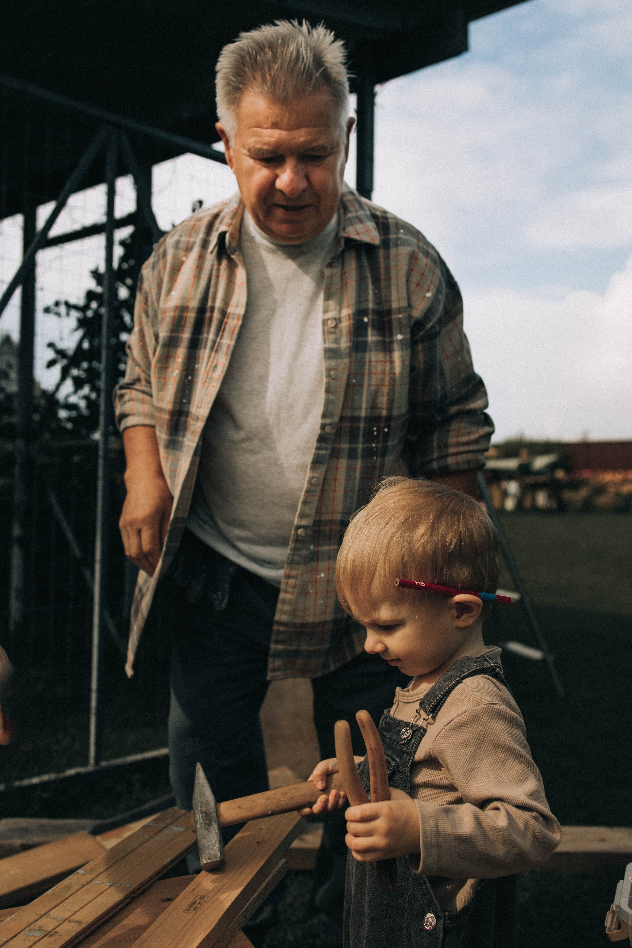 Стройка с дедом. Фотограф lifestylе в Москве Пшеничная Анастасия