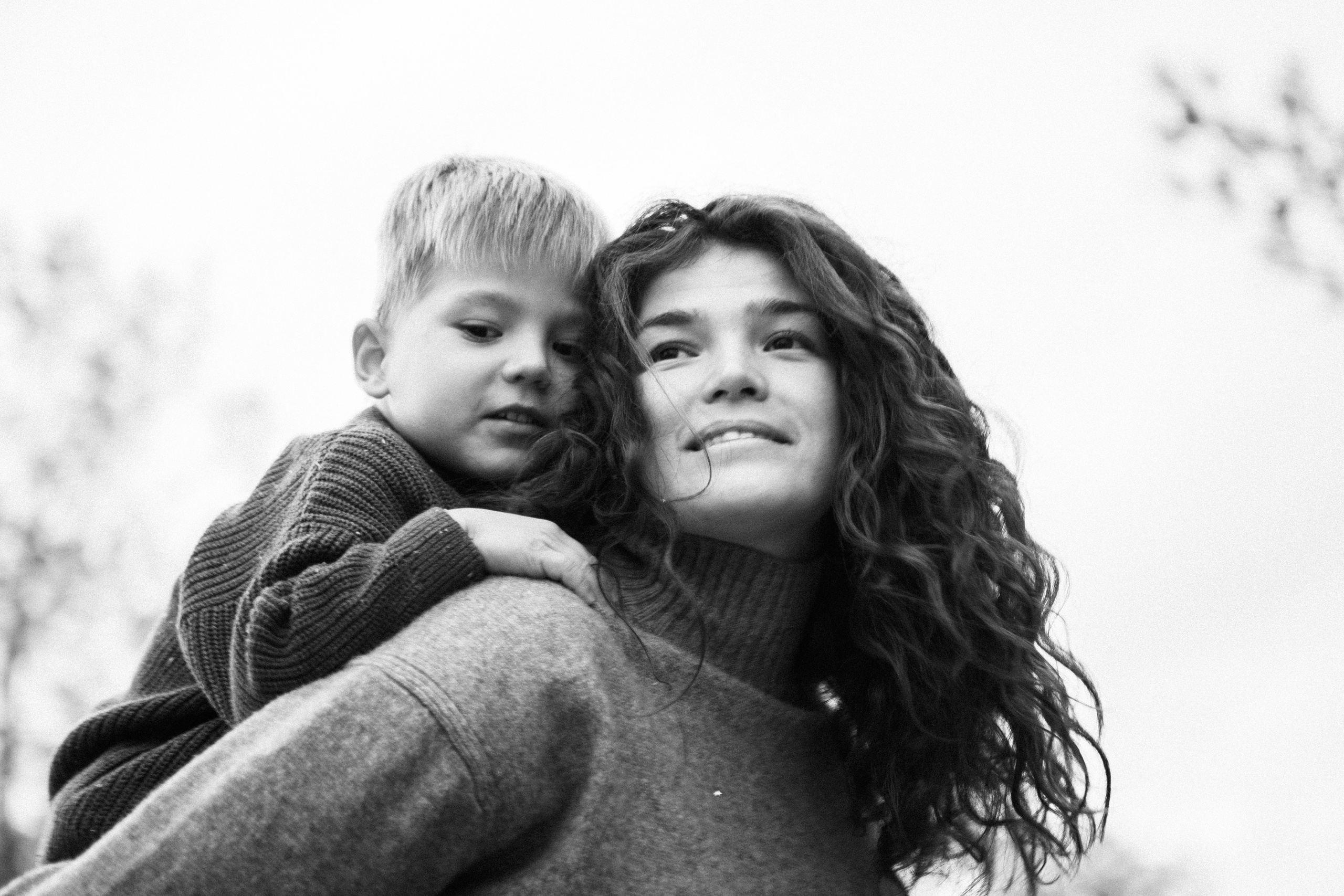 Nastya & Mr. Racoon. Portrait, family and pet photographer in Cyprus, Ksenia Bourdelle