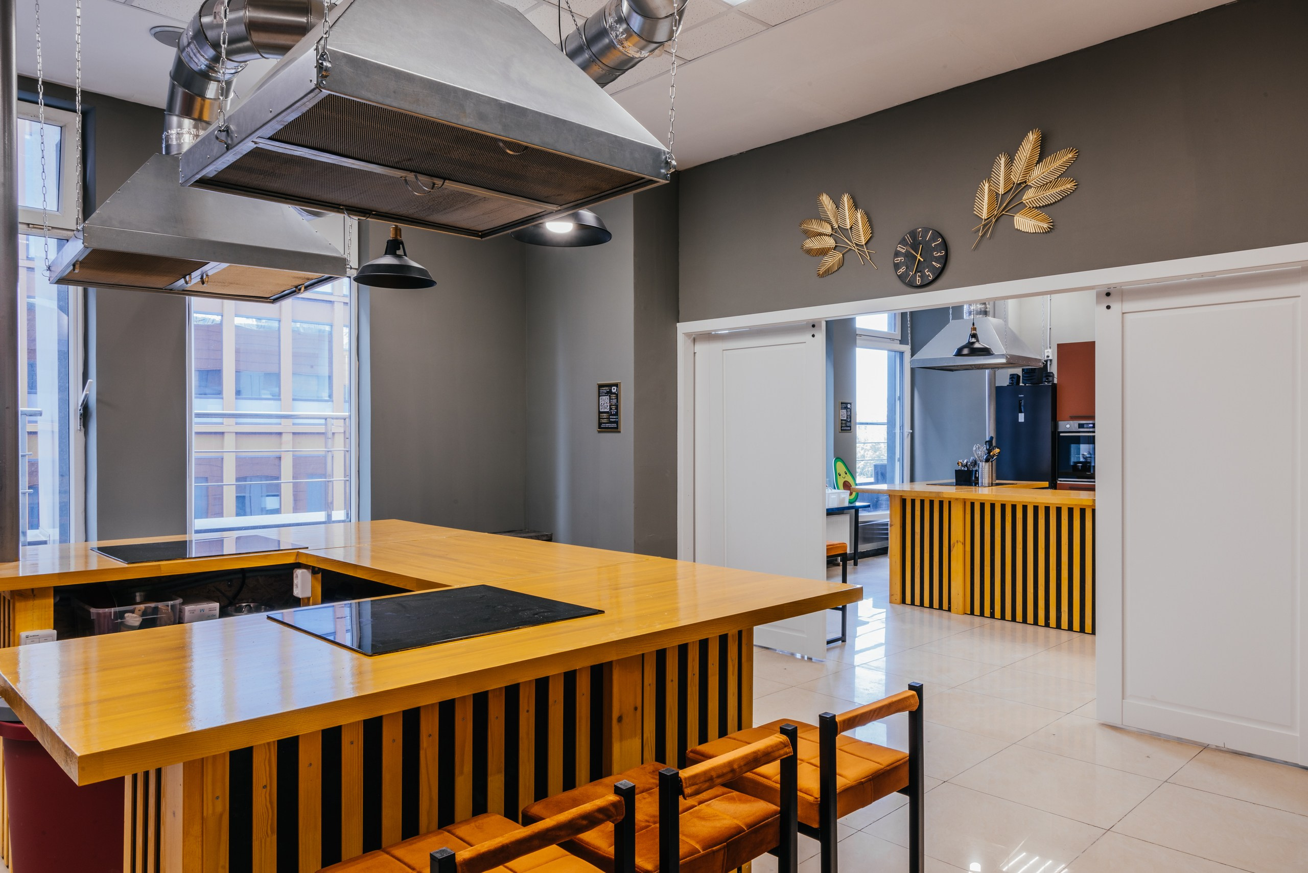 Интерьер Кулинарной, Гончарной, Стрелковой студии. Фотограф Алексей Солопов