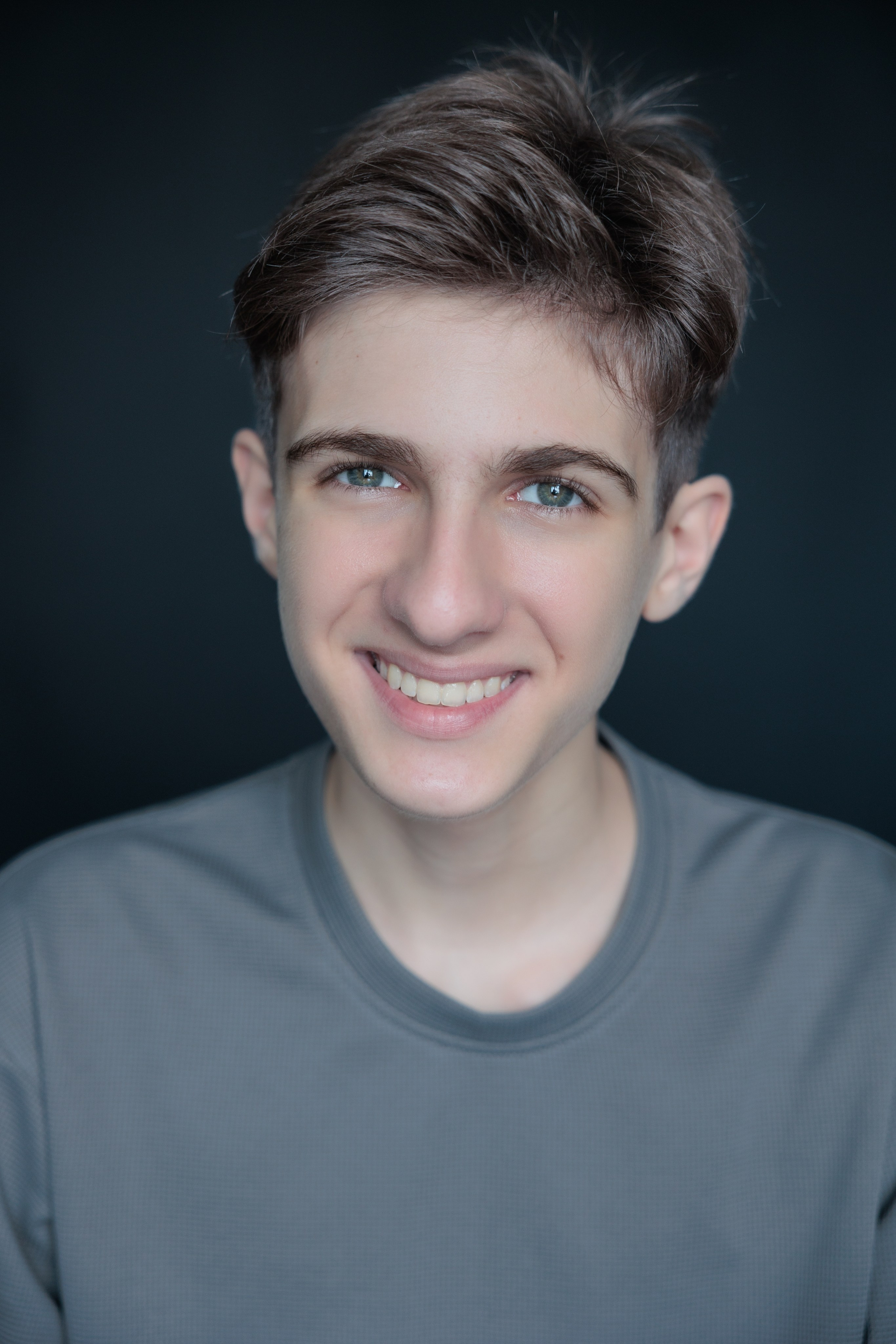 АРТЁМ. Я фотограф из Москвы к Вашим услугам