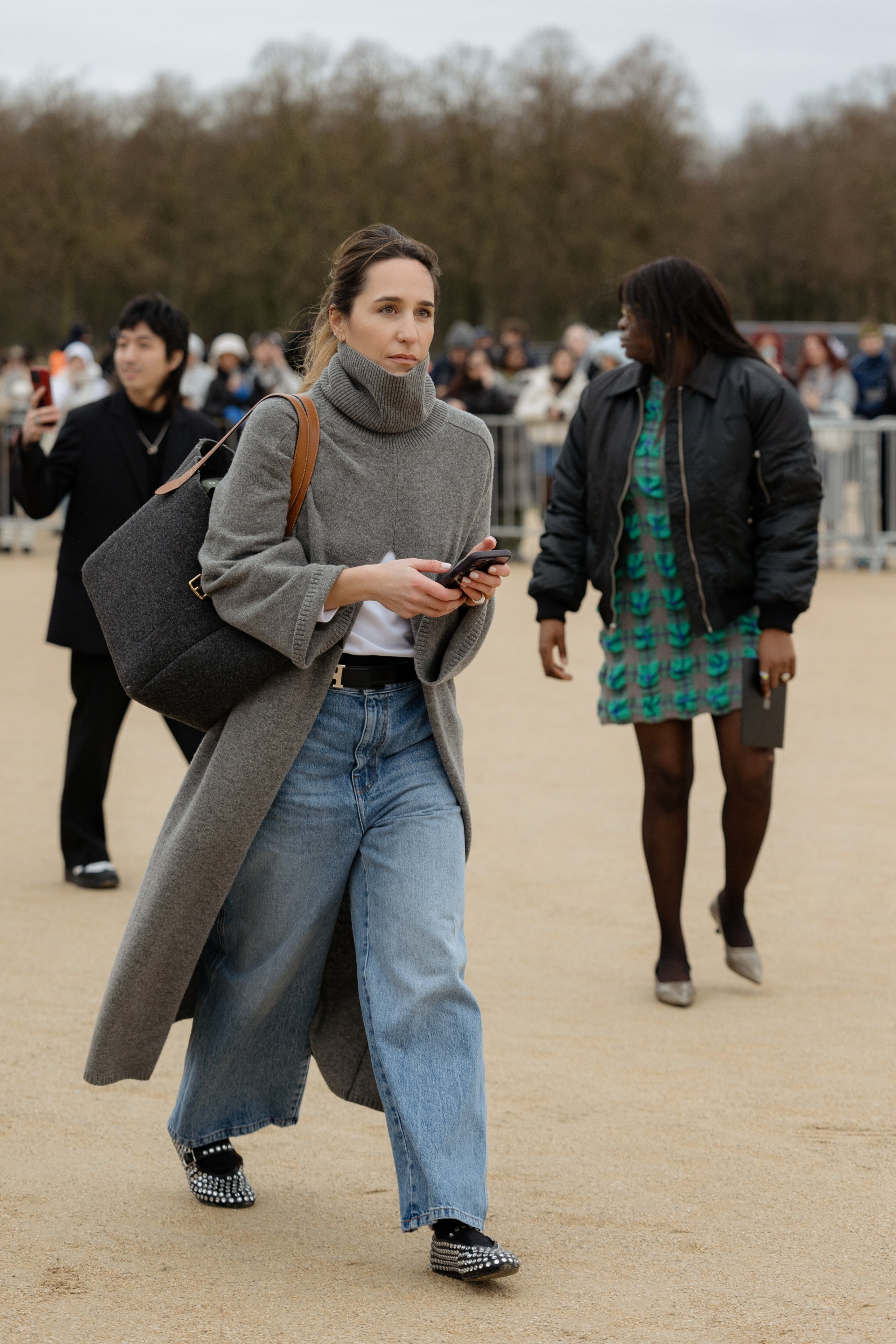 LOEWE PFW WOMENSWEAR FALL-WINTER 24/25. Photographer in Milan Ivan Goncharov