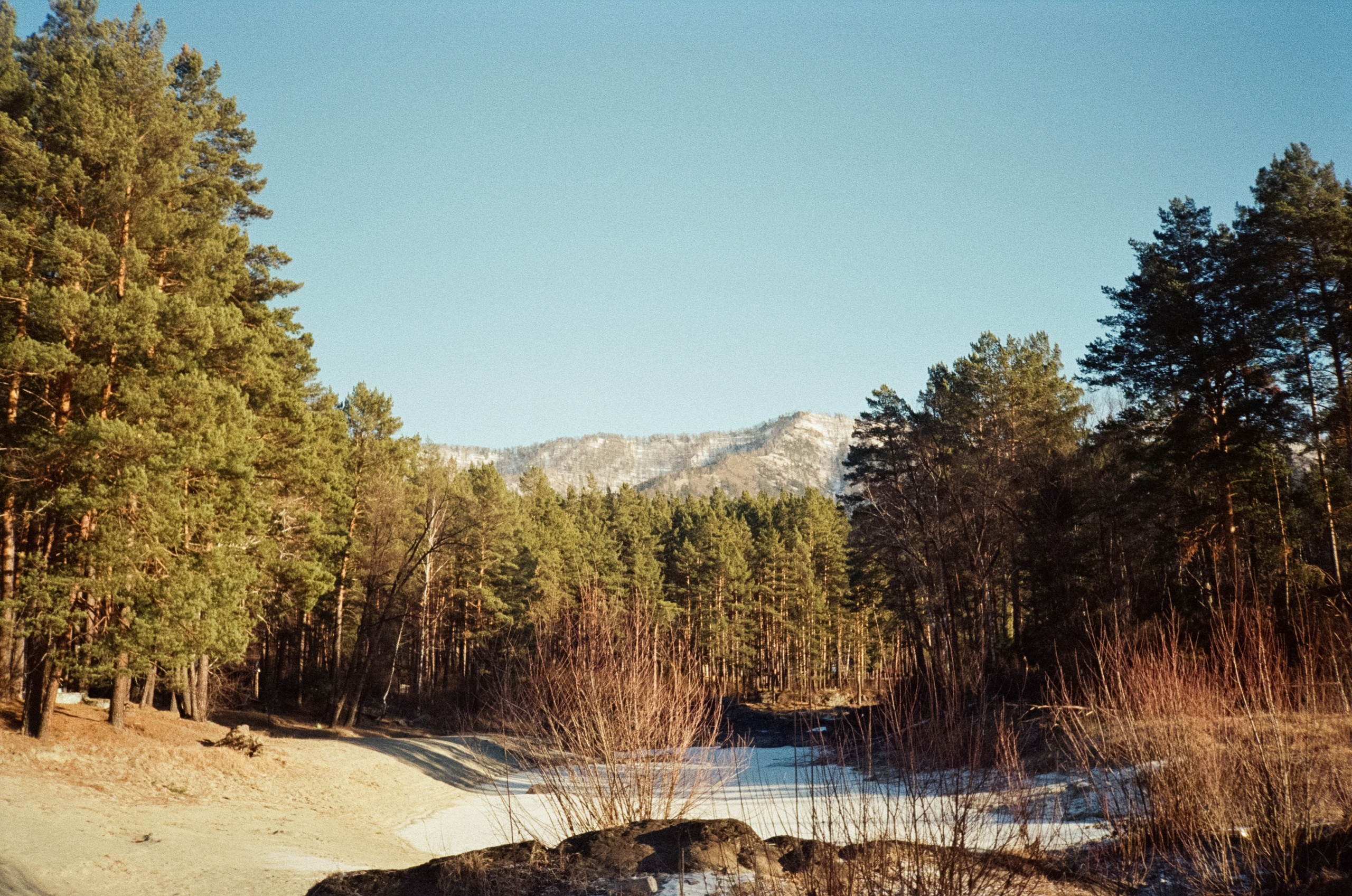 Кедровый остров и база Берель. Яркое солнце, скалы, льды и бурлящий по. Фотограф-документалист Мария Осокина