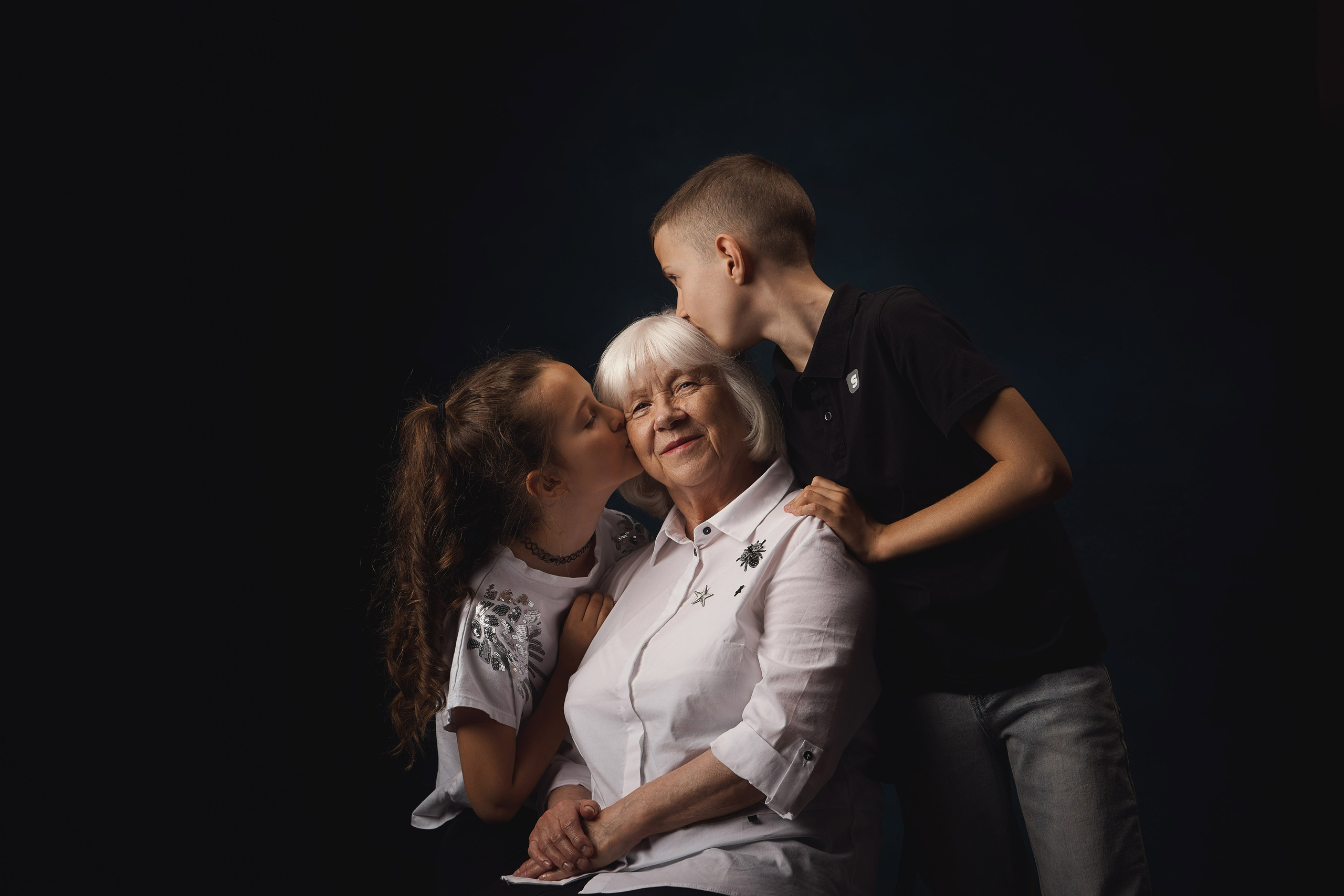 Портретная семейная фотосессия в студии. Семейный фотограф Евгений Опарин