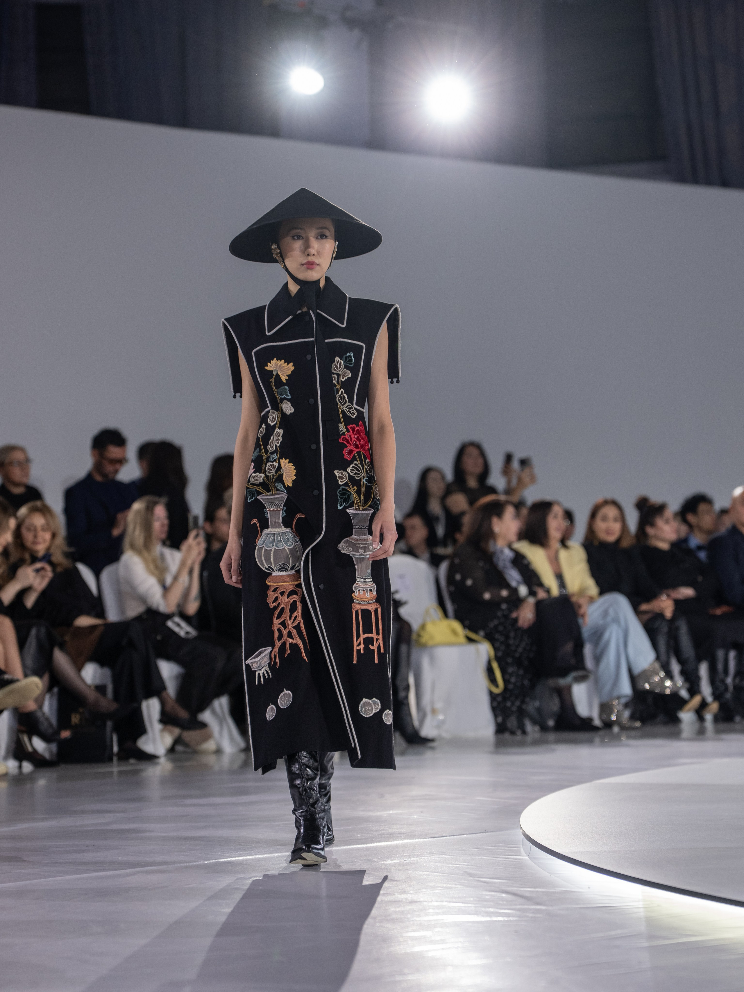 Дизайнер Stas Lopatkin. Сайт Алматинского НЮ АРТ, будуар и фэшн фотографа Дениса Карпенко