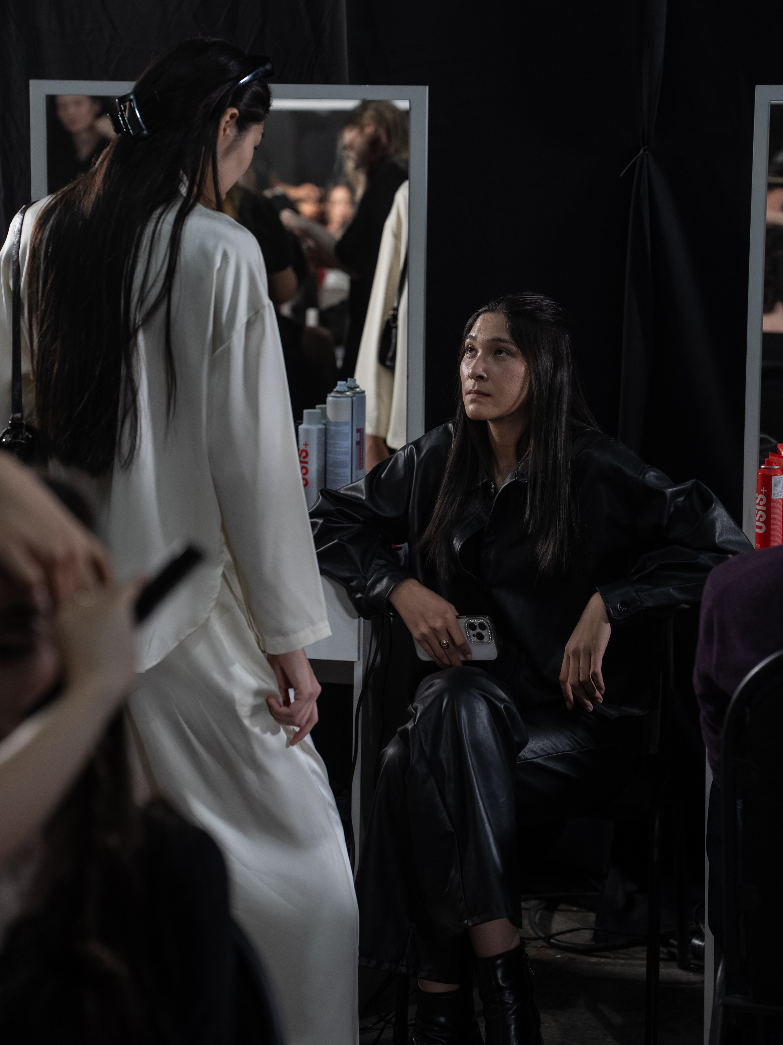 Visa Fashion Week Pre-Fall 2026 April BackStage Day 1. Сайт Алматинского НЮ АРТ, будуар и фэшн фотографа Дениса Карпенко