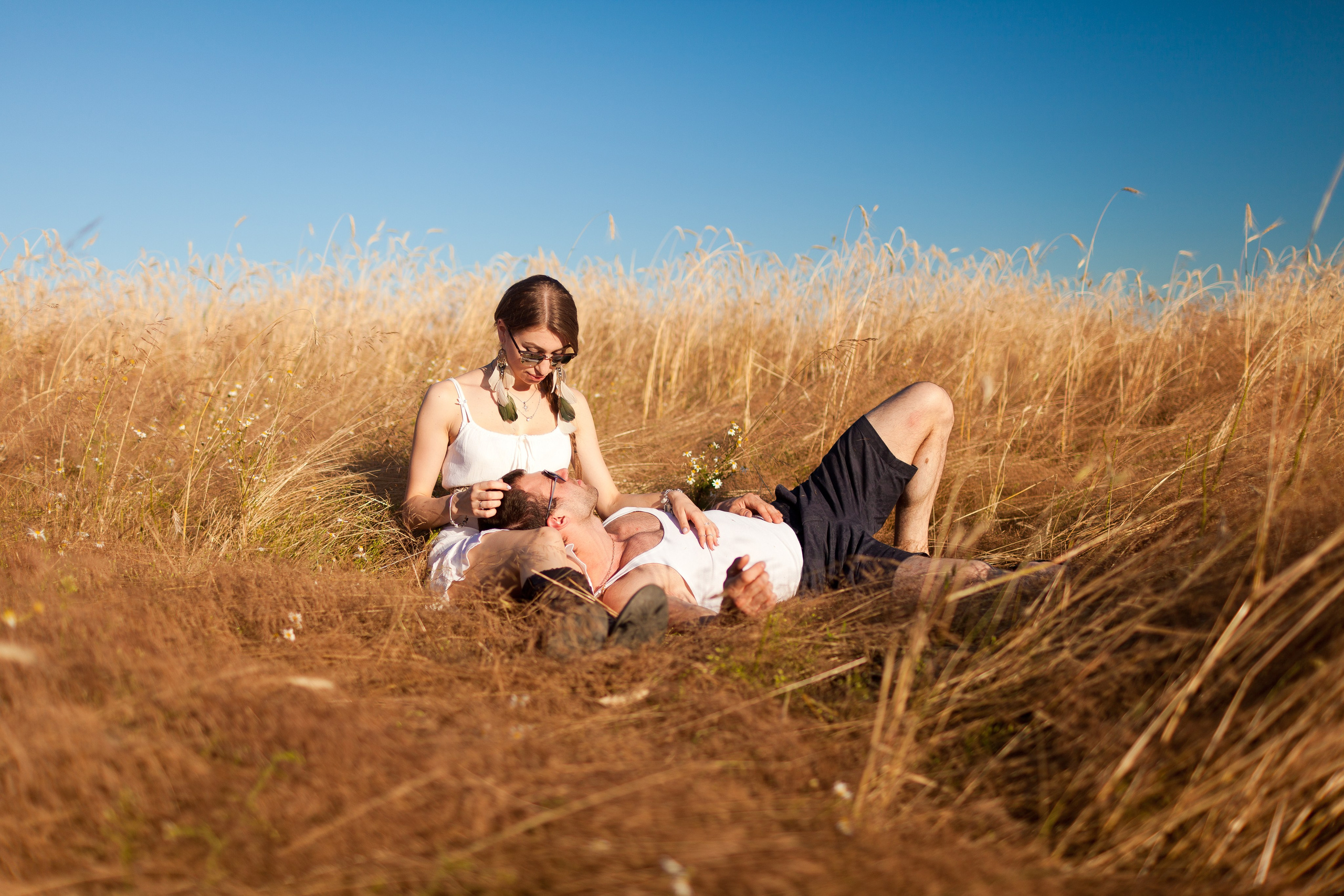 Алиса и Сергей, история в полях. Фотограф Денис Гавриленков в Москве