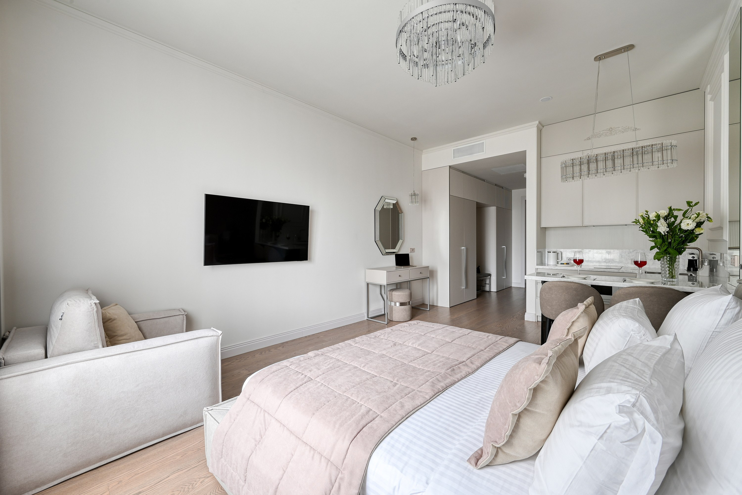 Апарт-комплекс Grand Royal в Сочи. Интерьерная съемка. Интерьерный фотограф в Сочи | Роман Сусленко