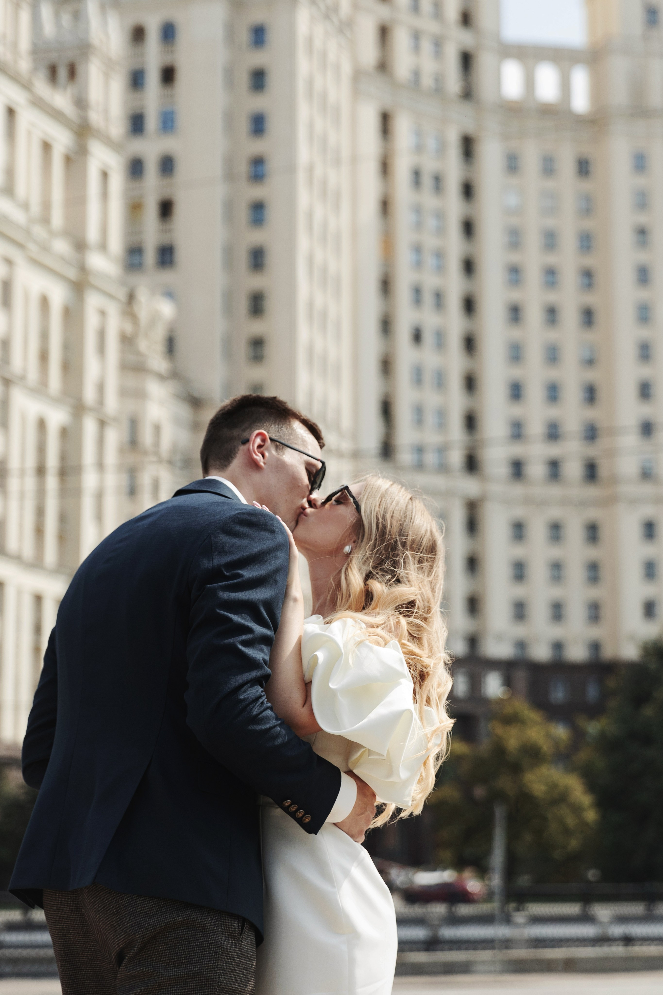 Свадебная фотосессия на Котельнической набережной и в парке Царицыно, Роспись в Шипиловском ЗАГСе. Свадебный фотограф Москва Анастасия Храмова