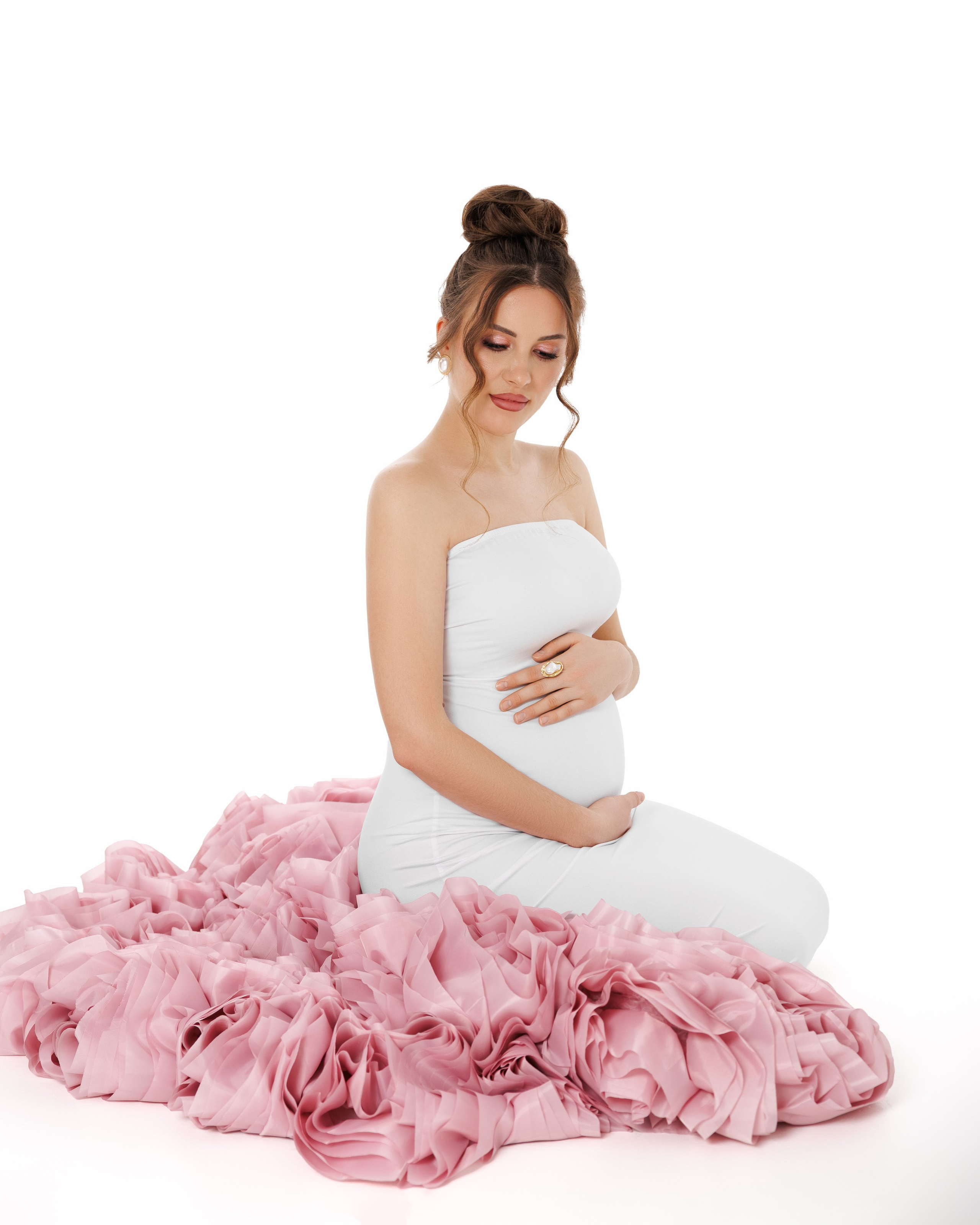 Фотосессия беременности в Оренбурге — на циклораме, с гардеробом | Наталья Миронова