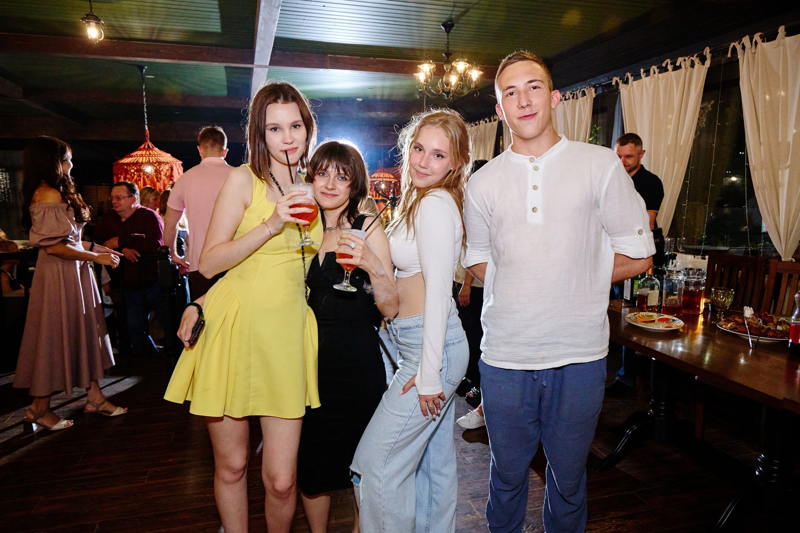 Выпускной 35 Сош. Фотограф Выпускные альбомы Таганрог Сергей Коробченко