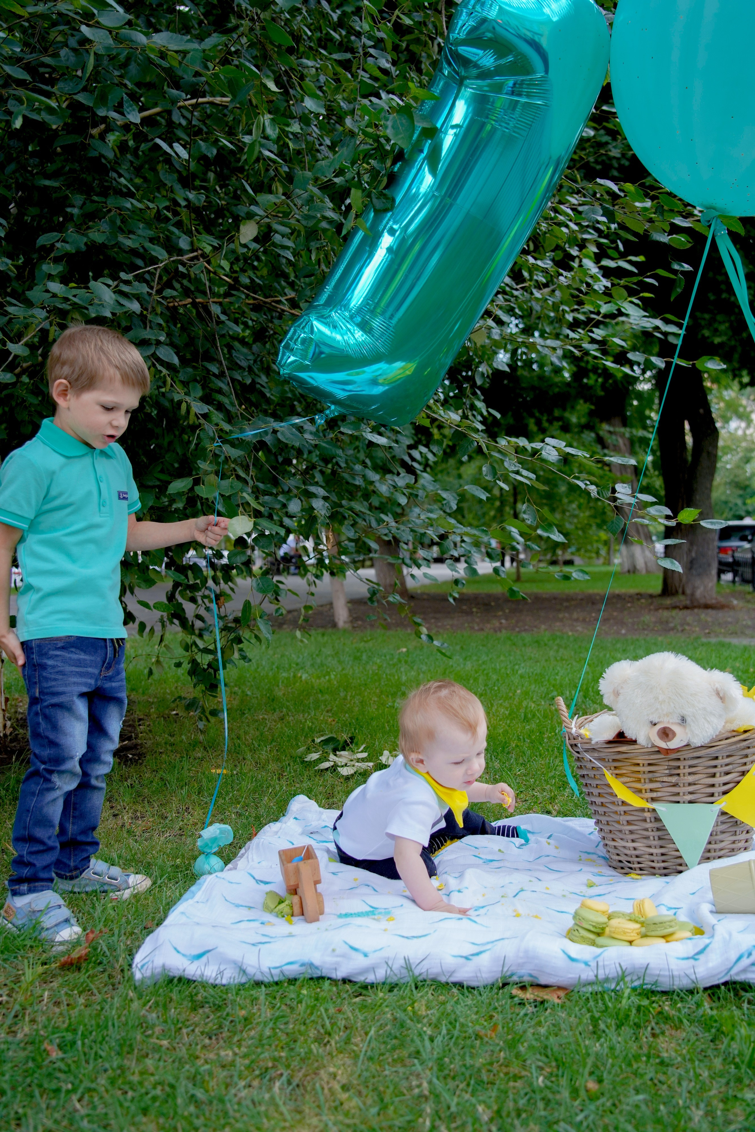 1 год)). Max Matvich and Victoria Basova are professionals in their field