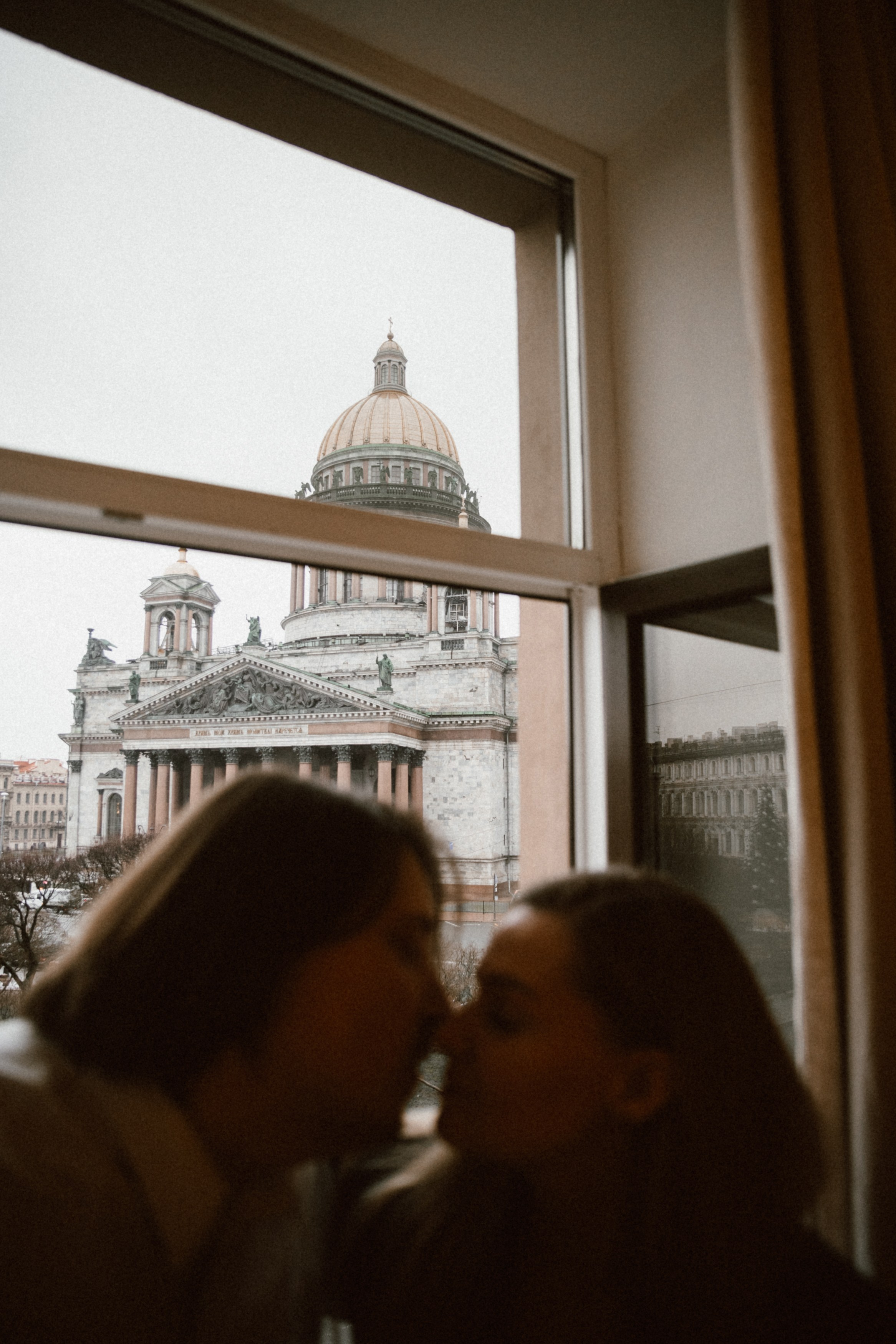 Даша и Витя в Астории. Репортажный и портретный фотограф в Санкт-Петербурге Степлевич Дарья