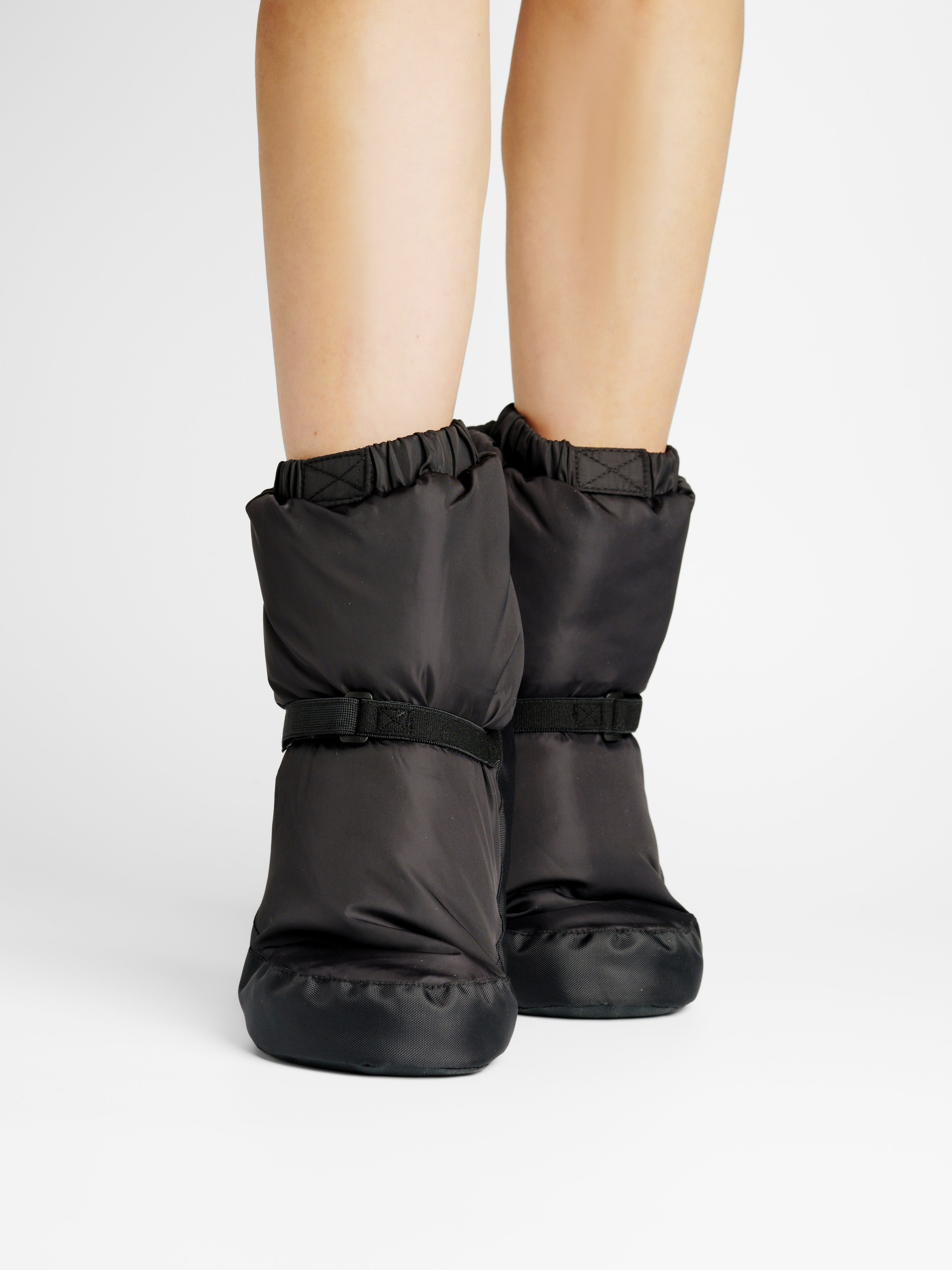 Сапожки для разогрева, модель Алина. KED Production — продакшн из СПб. Создаём фото, видео и контент, который помогает брендам и селлерам продавать больше