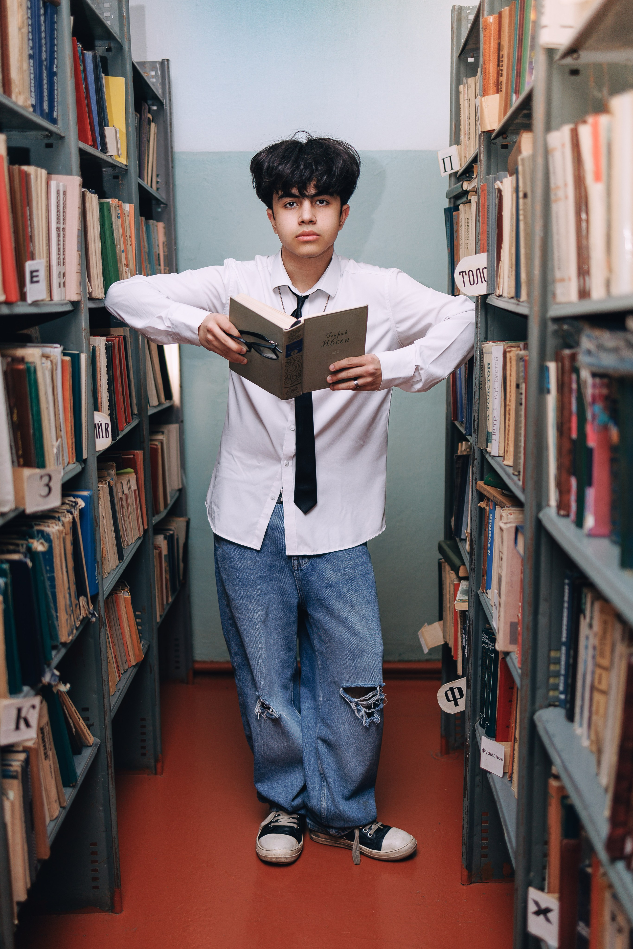 Позы для школьной фотосессии. Фотограф Медногорск Кувандык Оксана Шерехода свадебные, семейные, индивидуальные, школьные фотосессии. Печать фотоальбомов