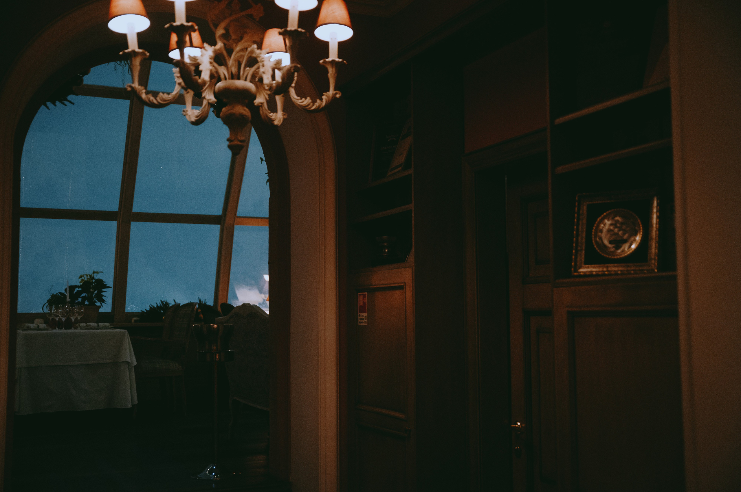 Свадебная фотосессия в Radisson Collection Hotel мск. Свадебный и портретный фотограф в Москве Жердев Даниил