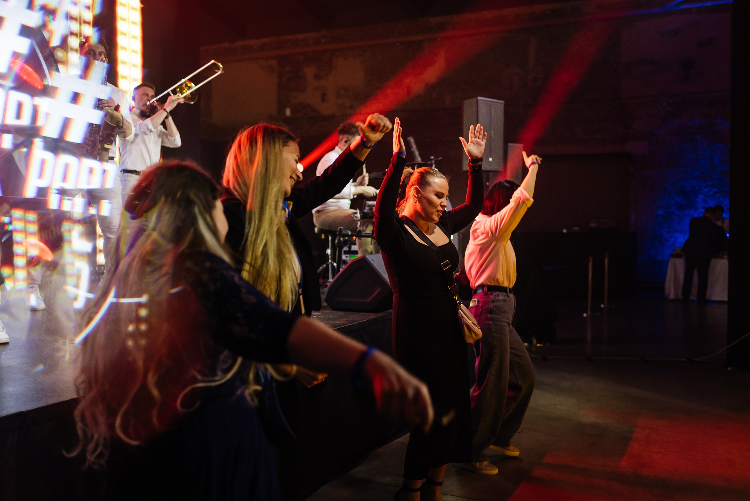 Репортажная фотосъёмка в Брусницын Холле. Свадебный фотограф в Санкт-Петербурге Венера Ахметова