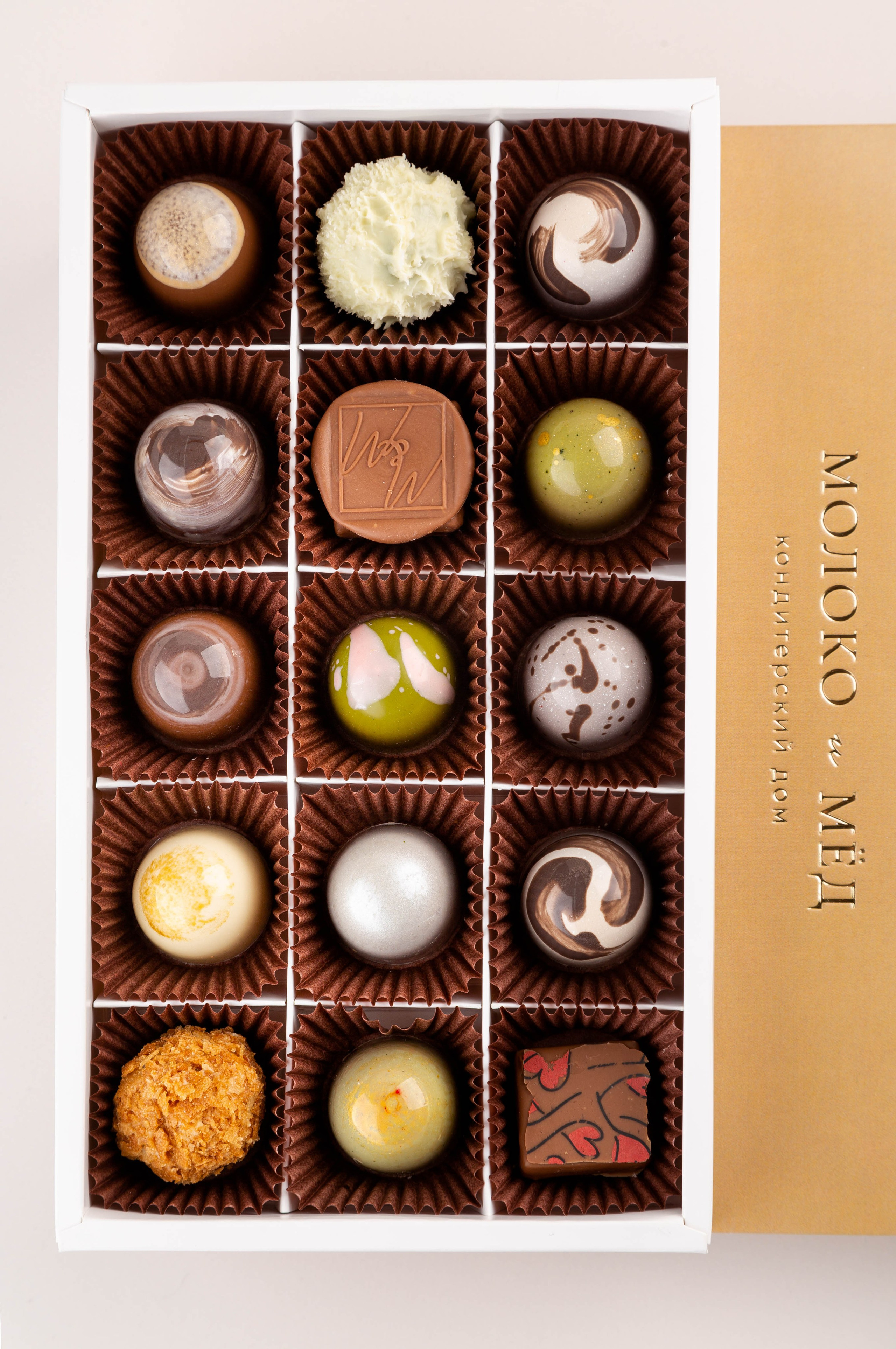 Каталог для кондитерской «Молоко и Мёд». Ольга Панкова предметный и фуд-фотограф в Краснодаре