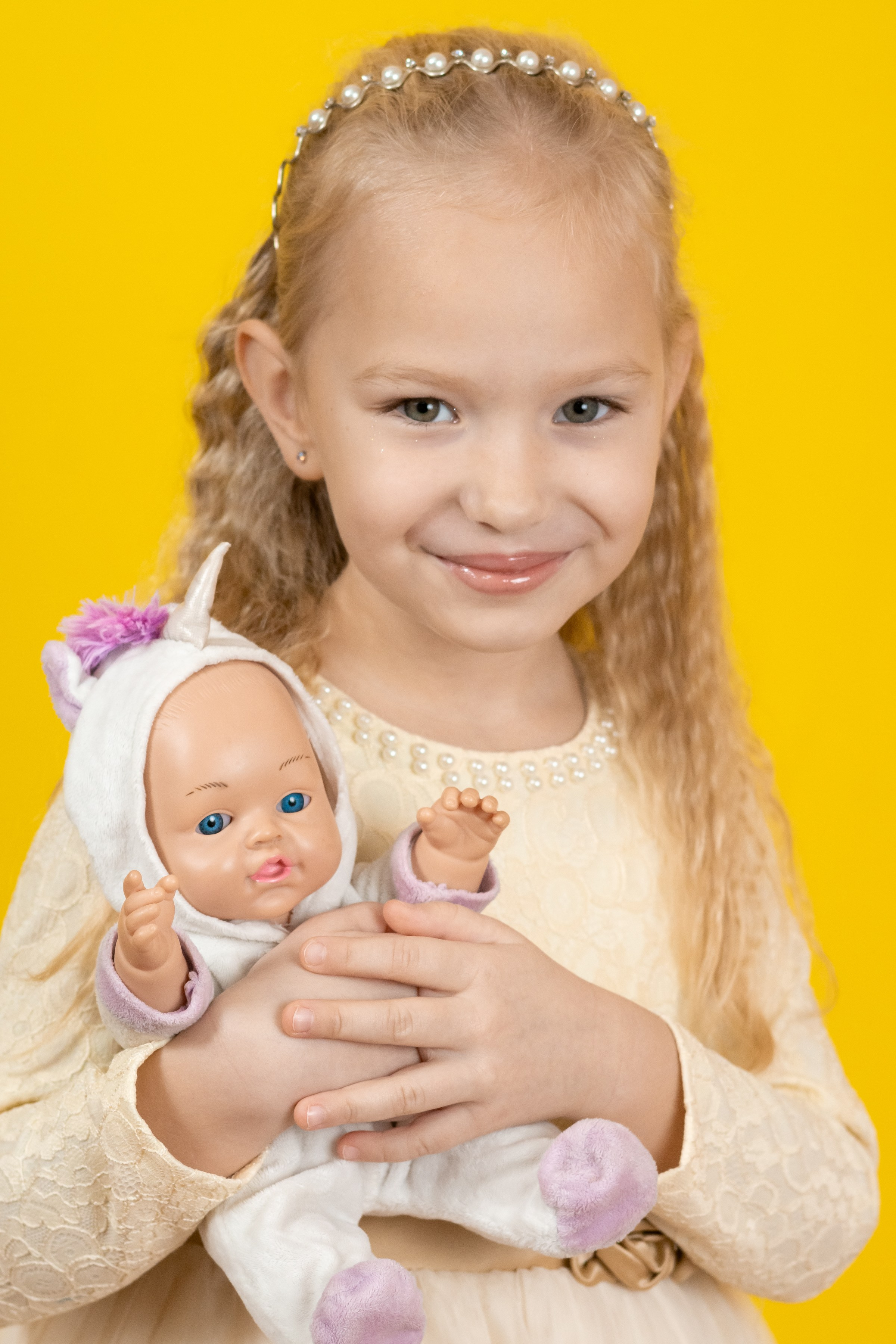 Портреты на желтом фонее. Ольга Плаксина фотограф в Саратове