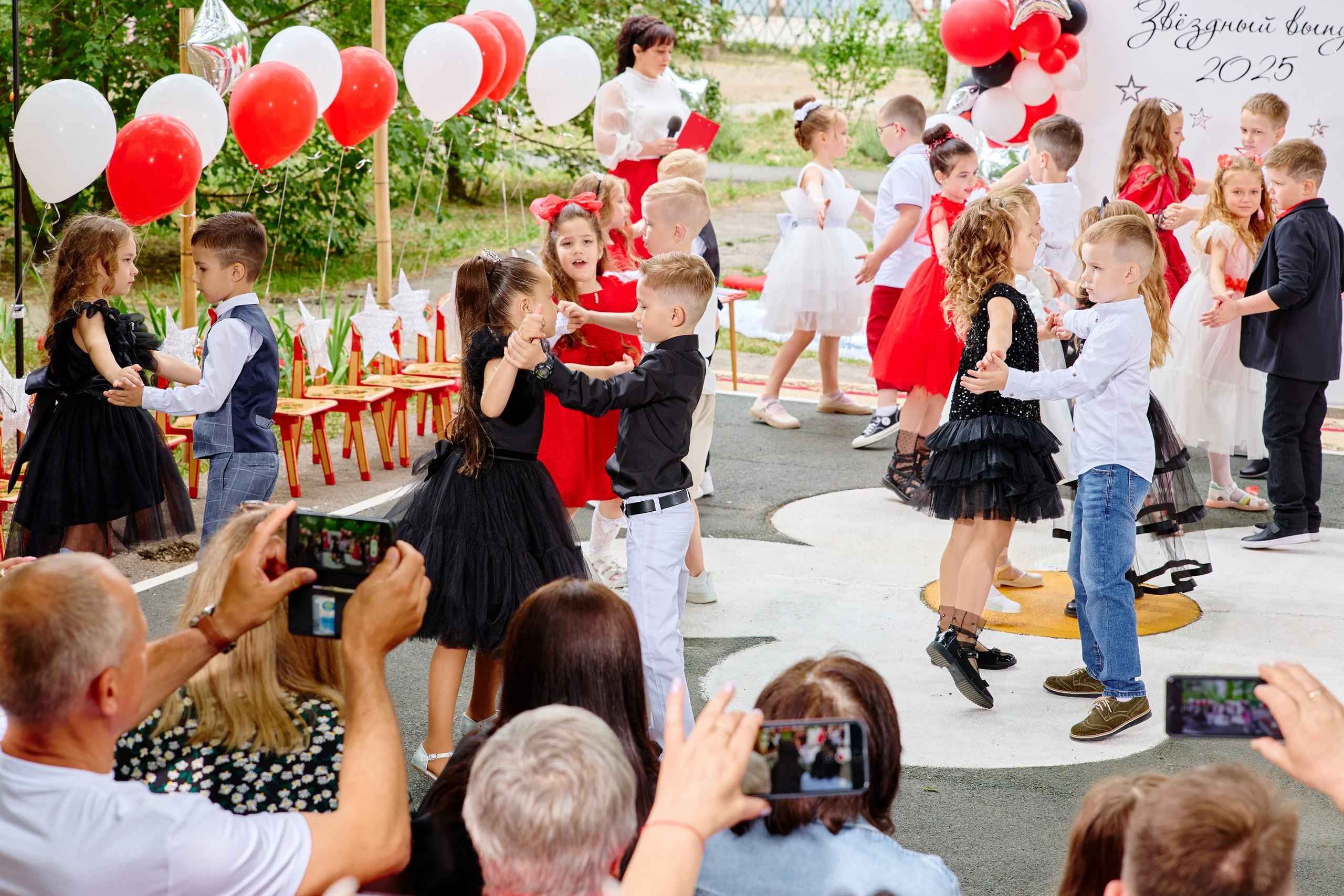 Выпускной 45 сад. Фотограф Выпускные альбомы Таганрог Сергей Коробченко
