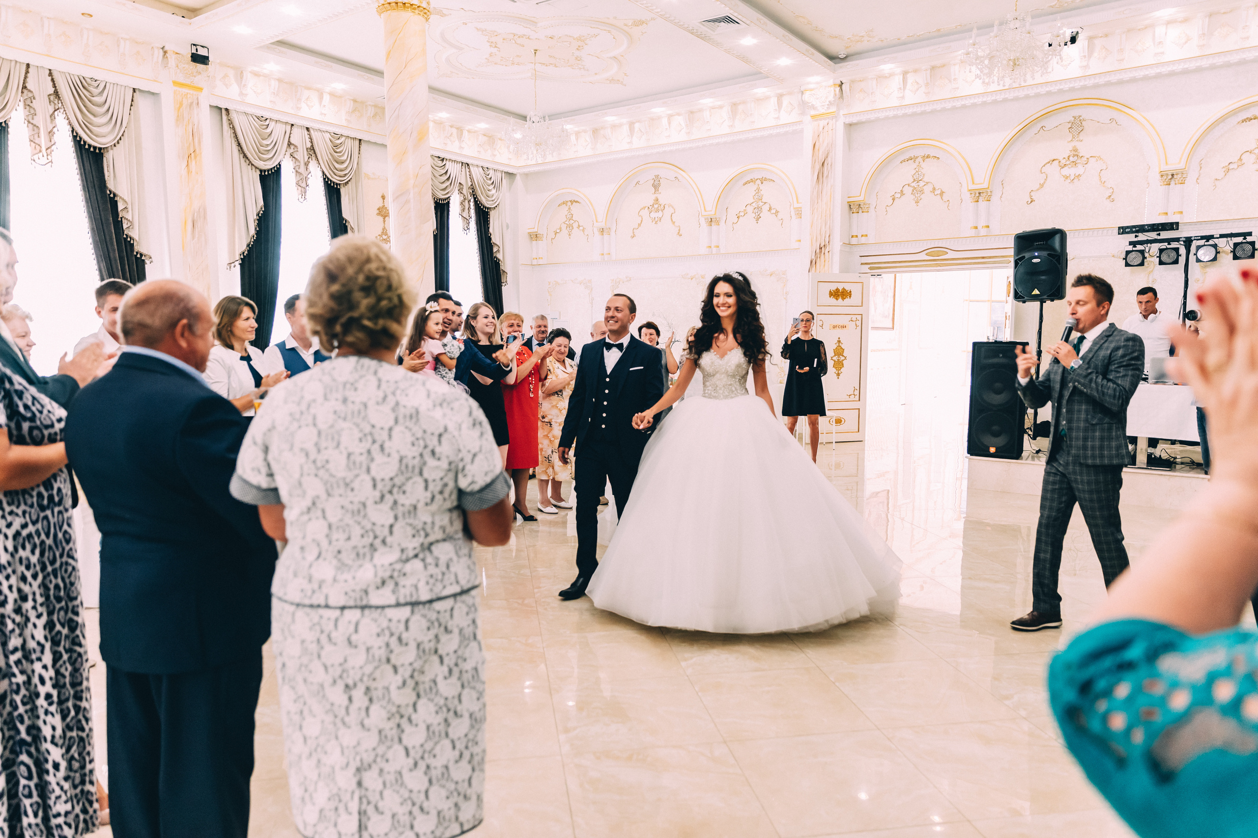 Ведущий Алексей Зубков. Ведущий на свадьбу в Москве Зубков Алексей