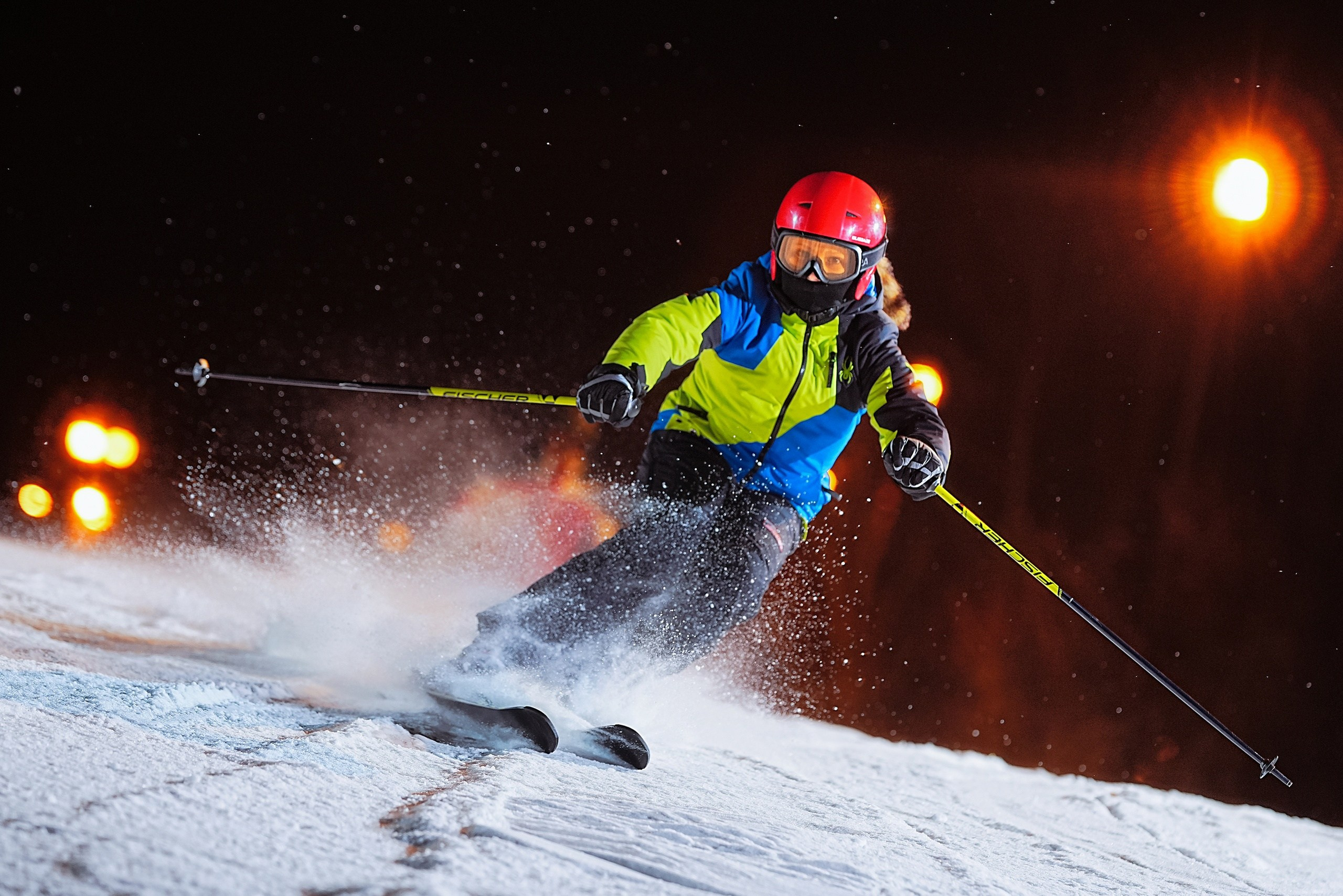 Вечерняя съёмка на склонах с использованием внешних вспышек. Фотограф Студитский Евгений