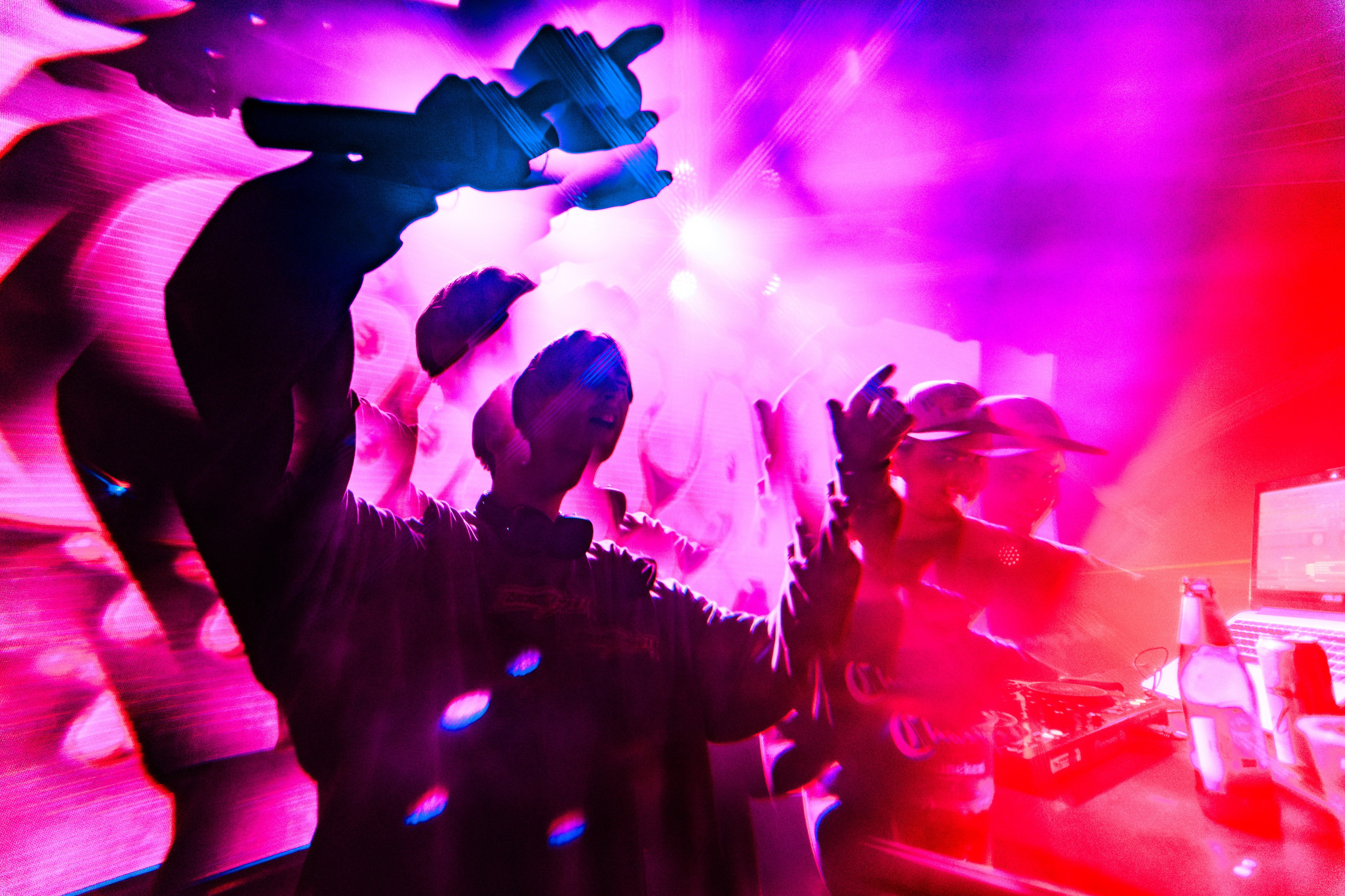 18.01.25 Tinder party. Репортажный фотограф Екатеринбург | Яркий, качественный репортаж | Концерты, клубы, репортаж, праздники, корпоративы