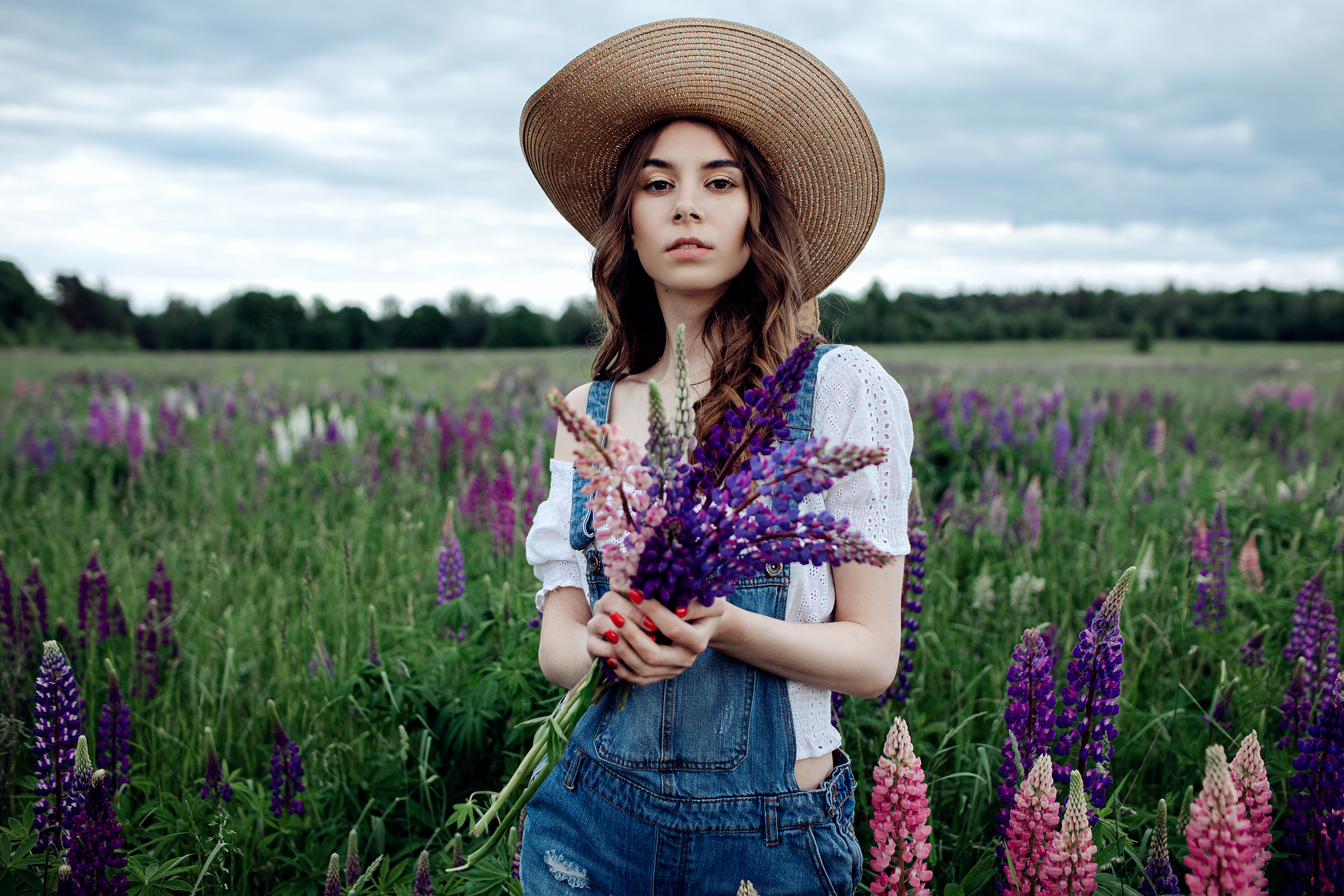 Фотосессия в люпинах. Анна. Свадебный и семейный фотограф в Твери, Москве, Санкт-Петербурге