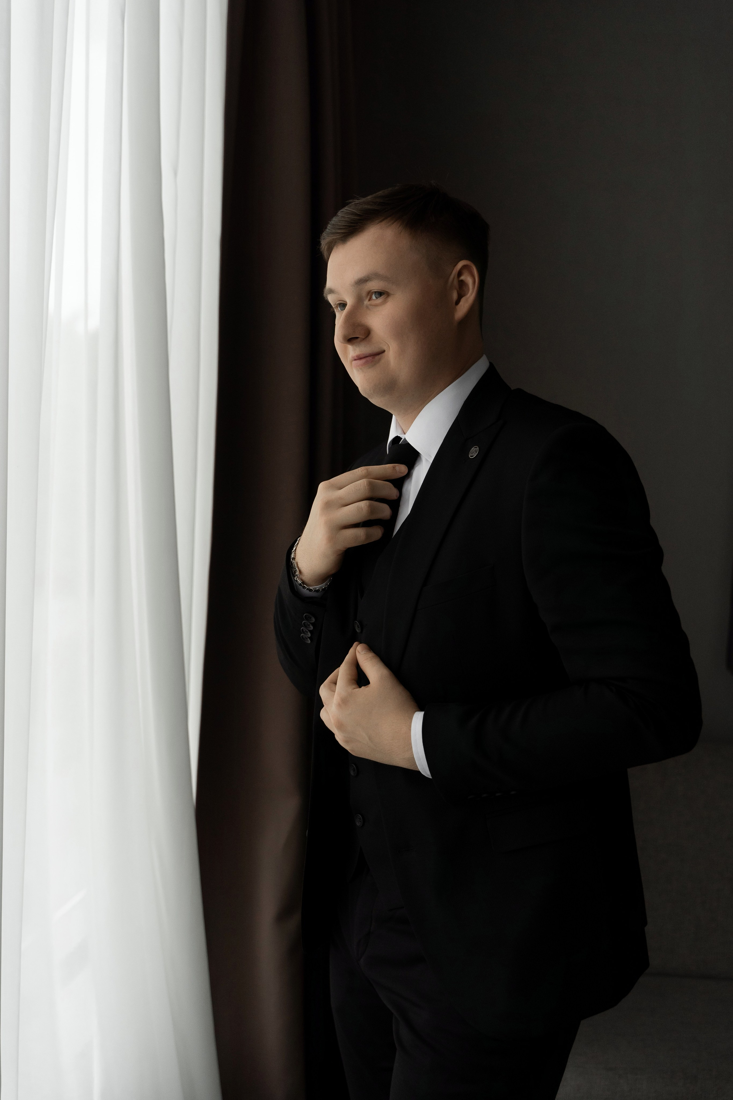 Свадебная фотосессия в Екатеринбурге, фотосессия у Оперного театра, сборы в отеле. Фотограф Татьяна Мамонтова