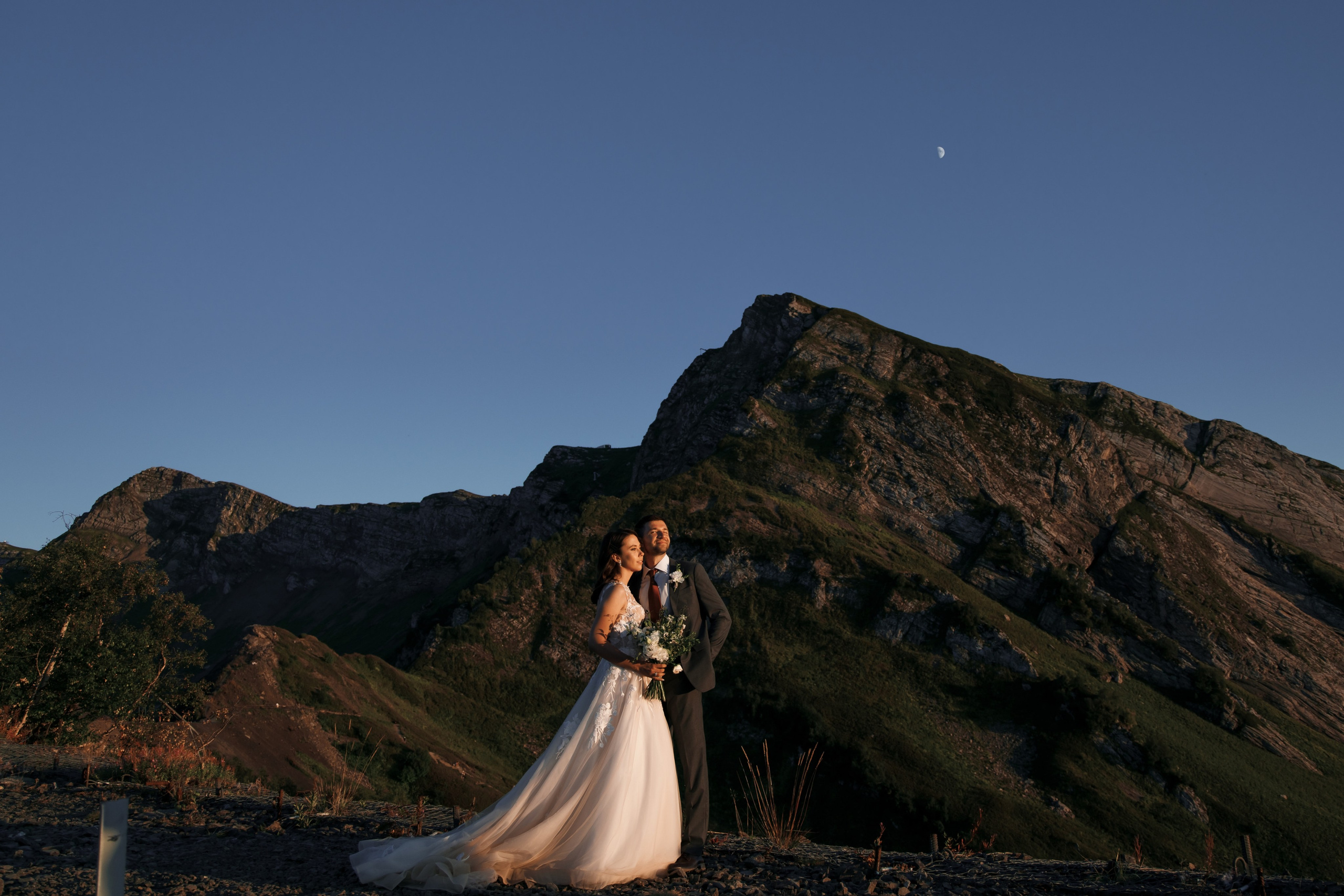 Выездная церемония & регистрация в Абхазии, на море и в горах. Свадебный фотограф в Абхазии, Сухум, Гагра, Сочи