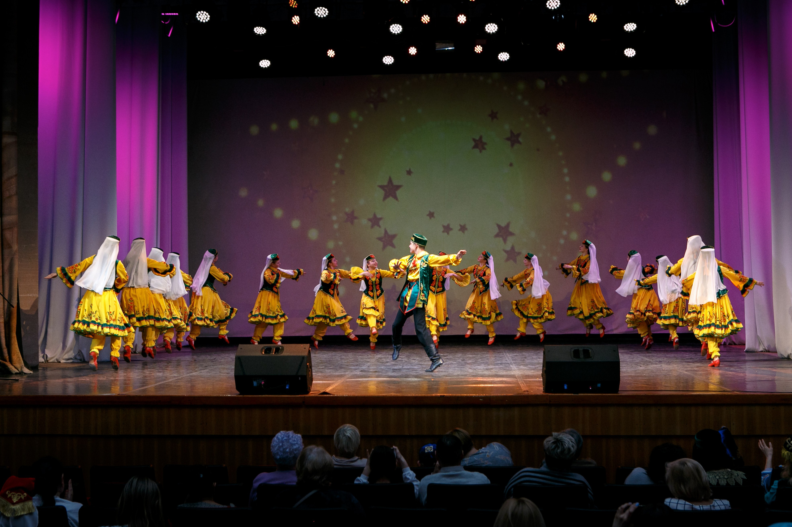 Межрегиональный фестиваль «Сибирские звезды». Контент фотограф, съемка для маркетплейсов, фуд съемка и репортажи в Новосибирске Ралия Галеева