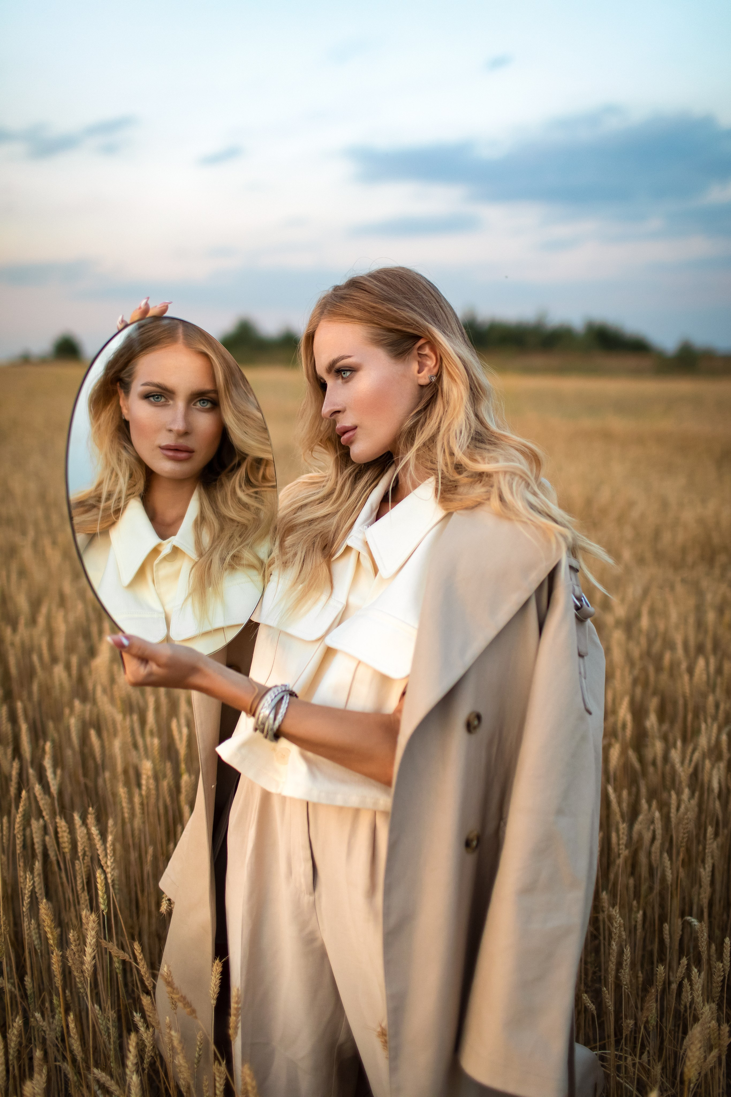 Модельная съемка в поле. Главная